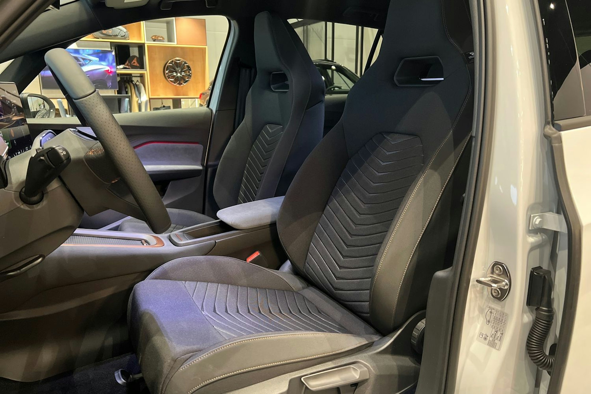 met. valkoinen CUPRA Born 2026 kuva 12.