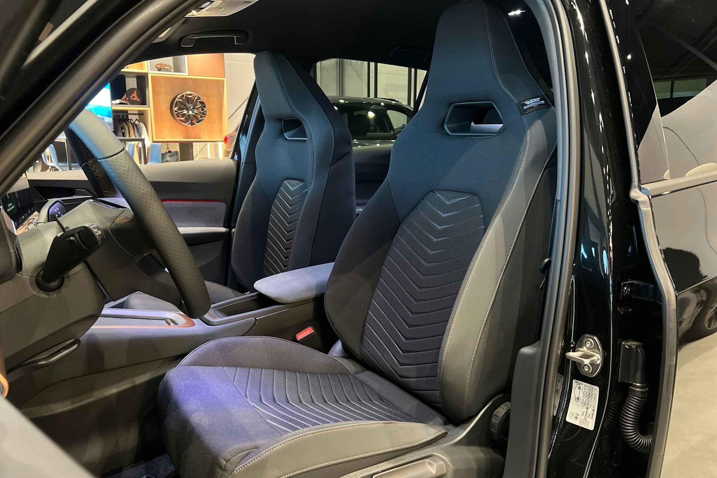 met. musta CUPRA Born 2026 kuva 10.