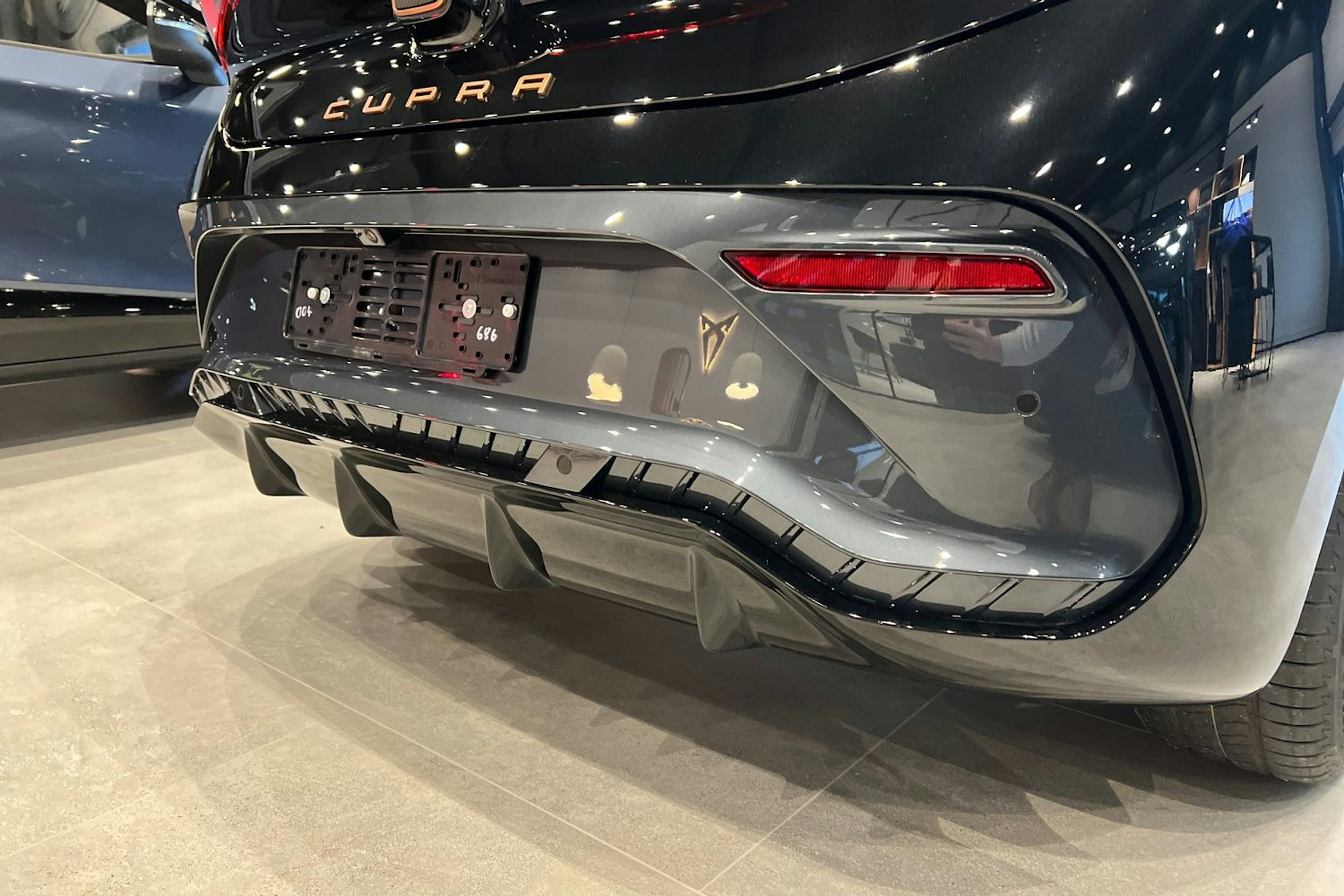 met. musta CUPRA Born 2026 kuva 15.