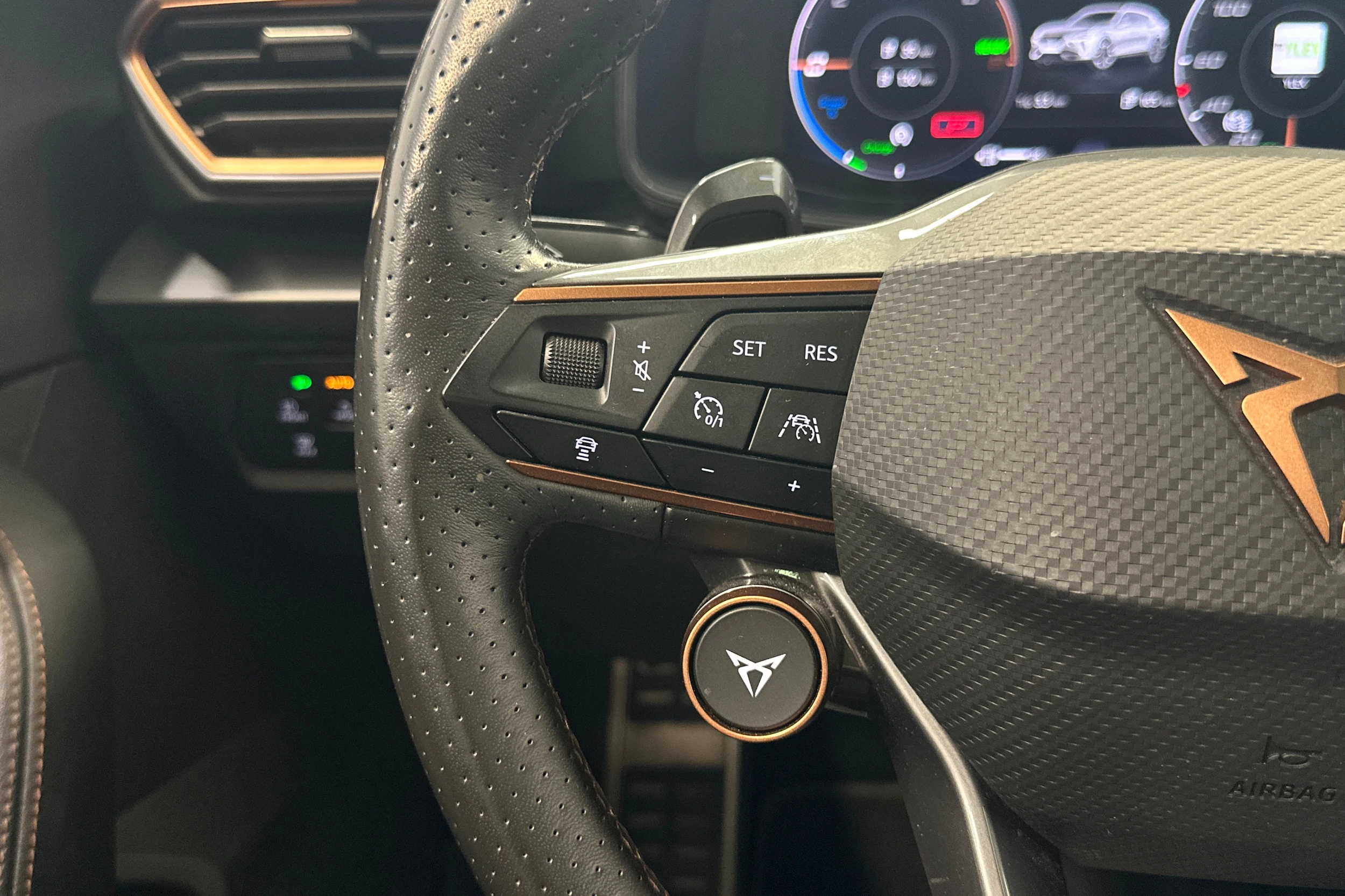 harmaa CUPRA Formentor 2021 kuva 13.