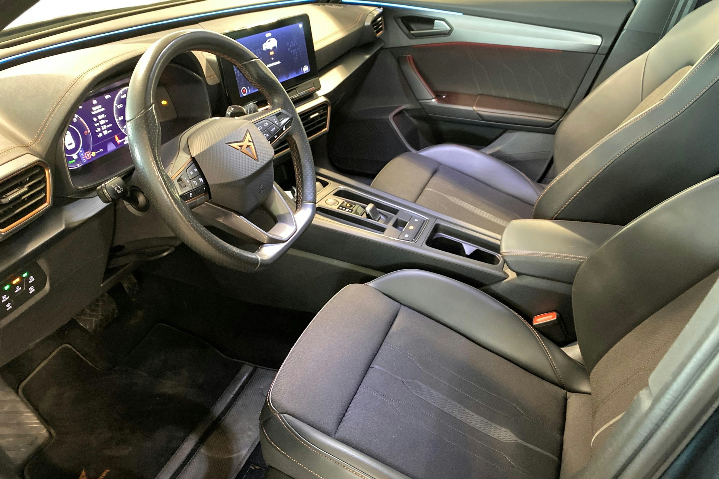 harmaa CUPRA Formentor 2021 kuva 6.