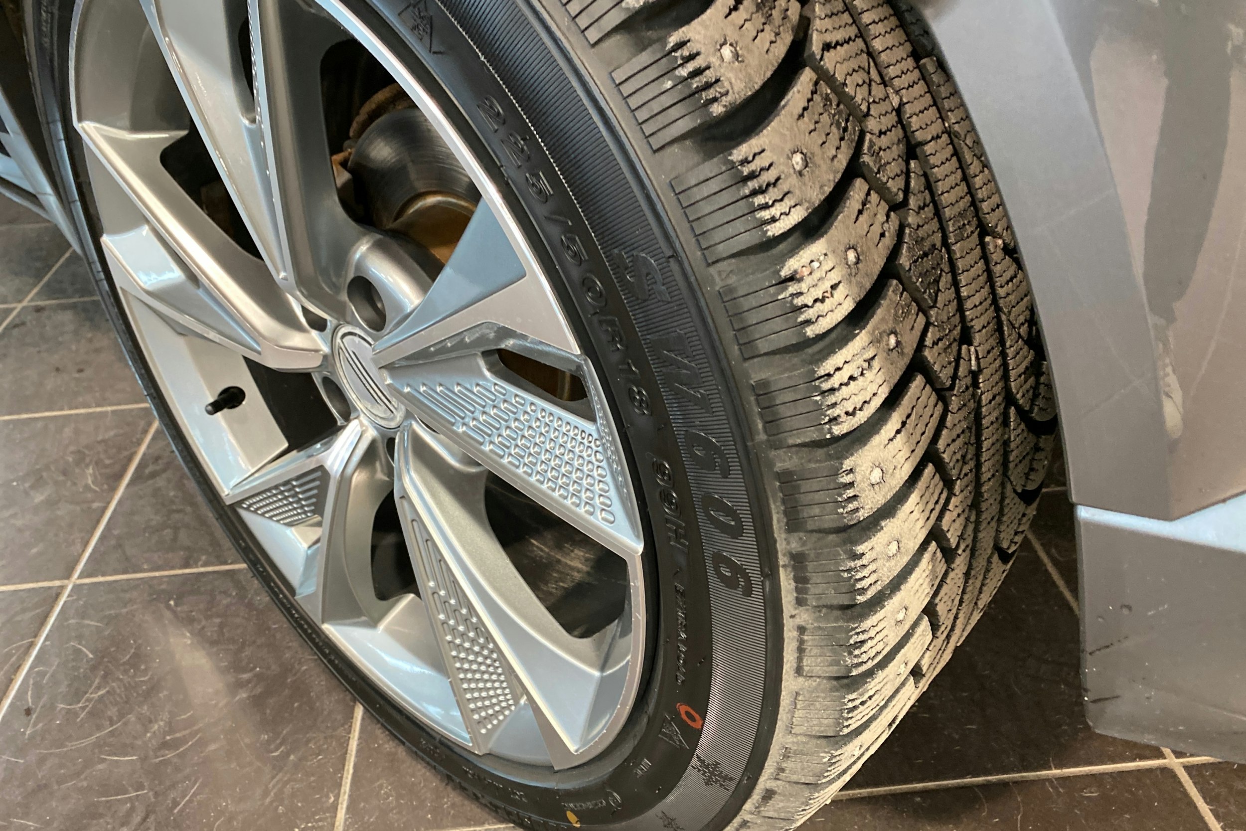 harmaa CUPRA Formentor 2021 kuva 10.