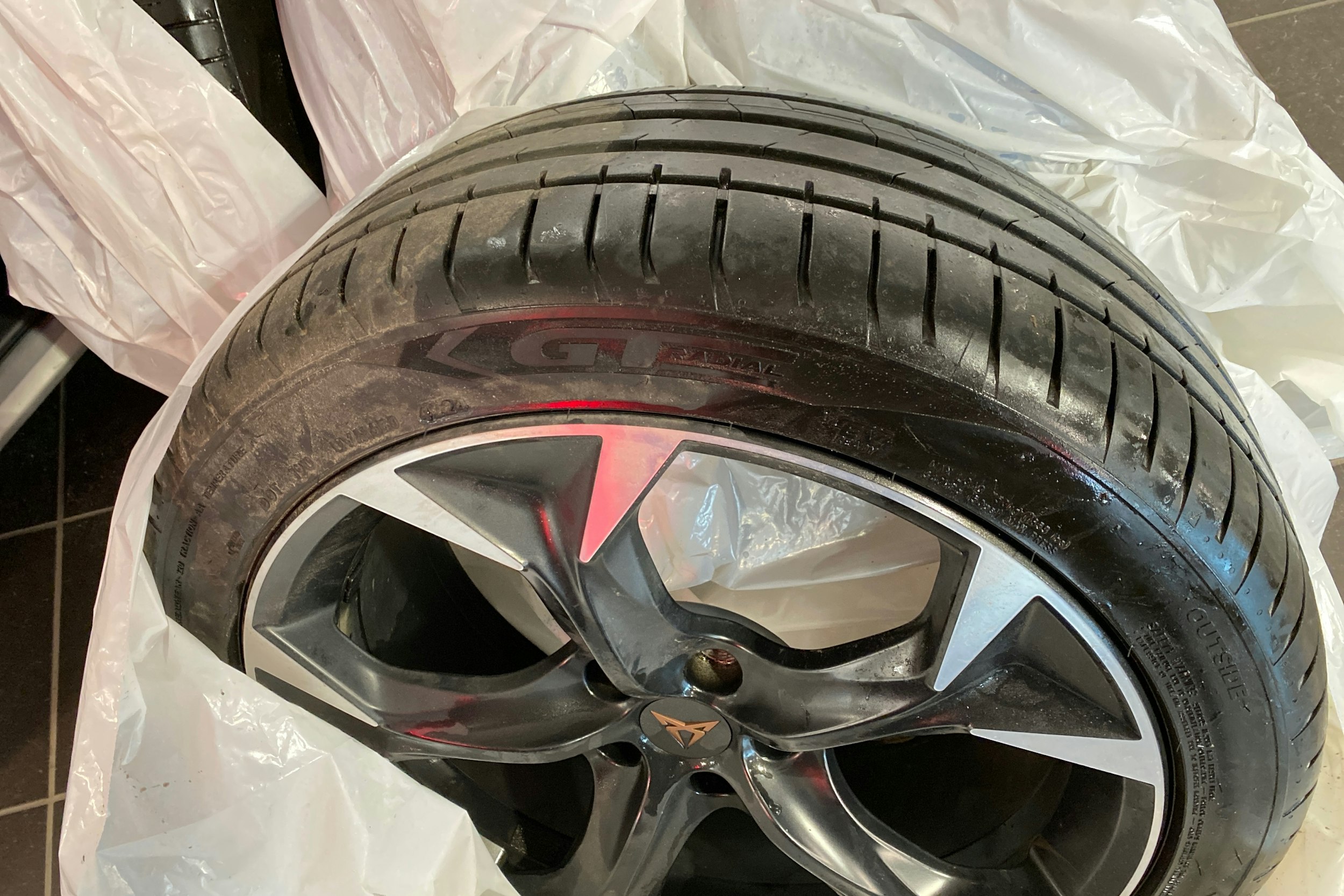 harmaa CUPRA Formentor 2021 kuva 14.