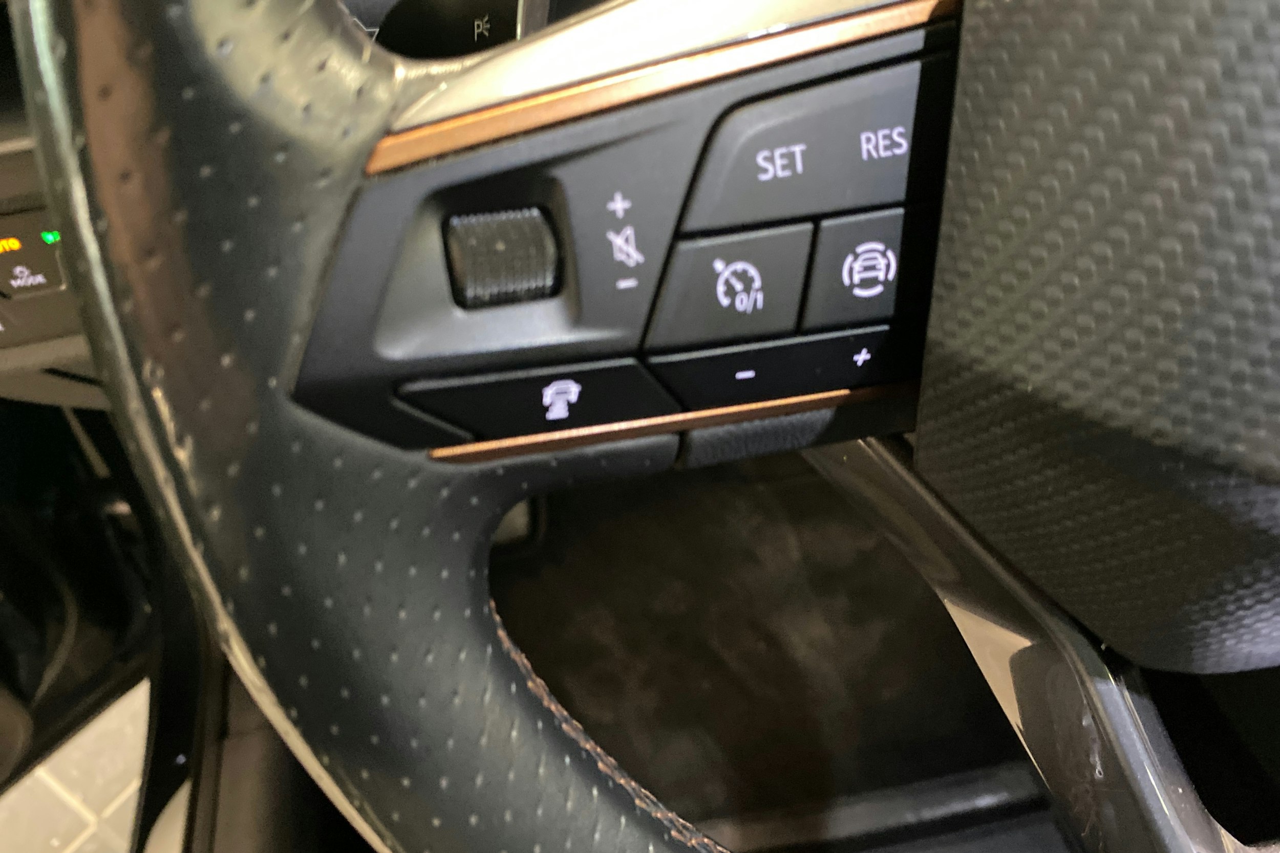 harmaa CUPRA Formentor 2021 kuva 17.