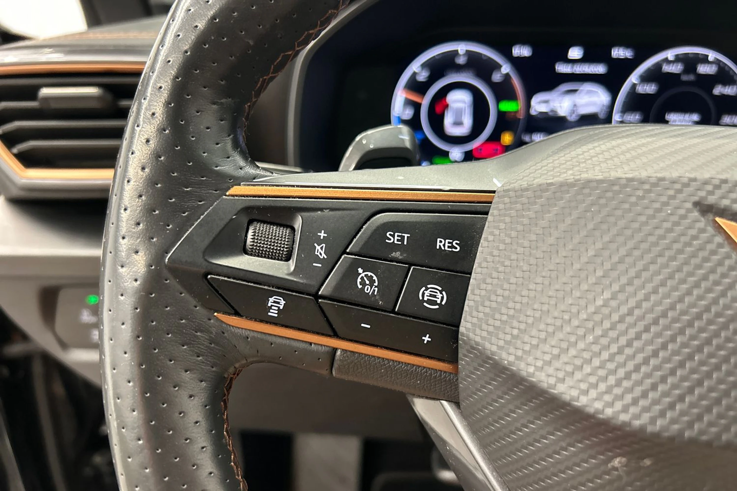 musta CUPRA Formentor 2021 kuva 16.