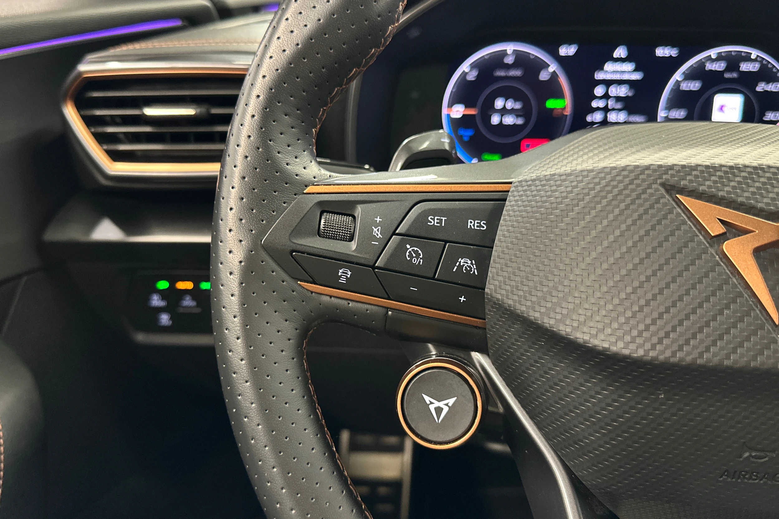 musta CUPRA Formentor 2021 kuva 17.