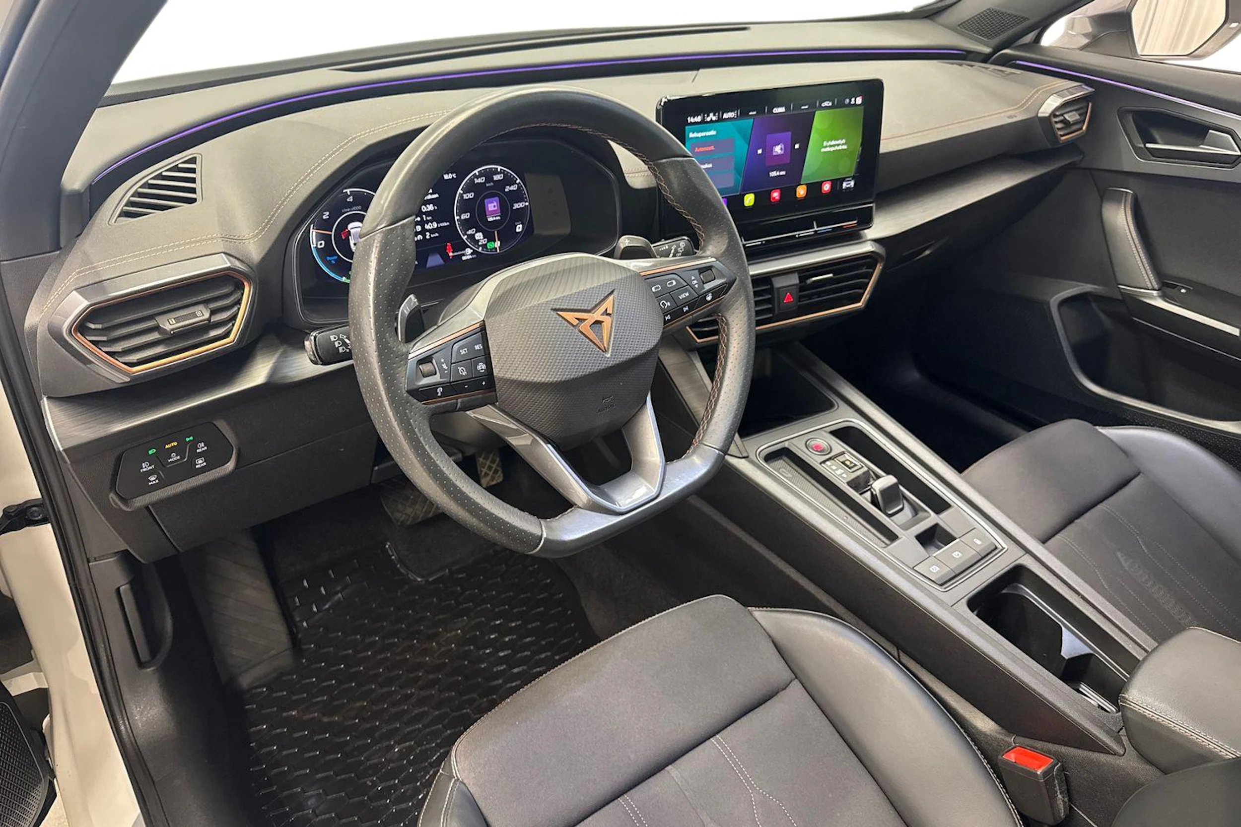 valkoinen CUPRA Formentor 2021 kuva 8.