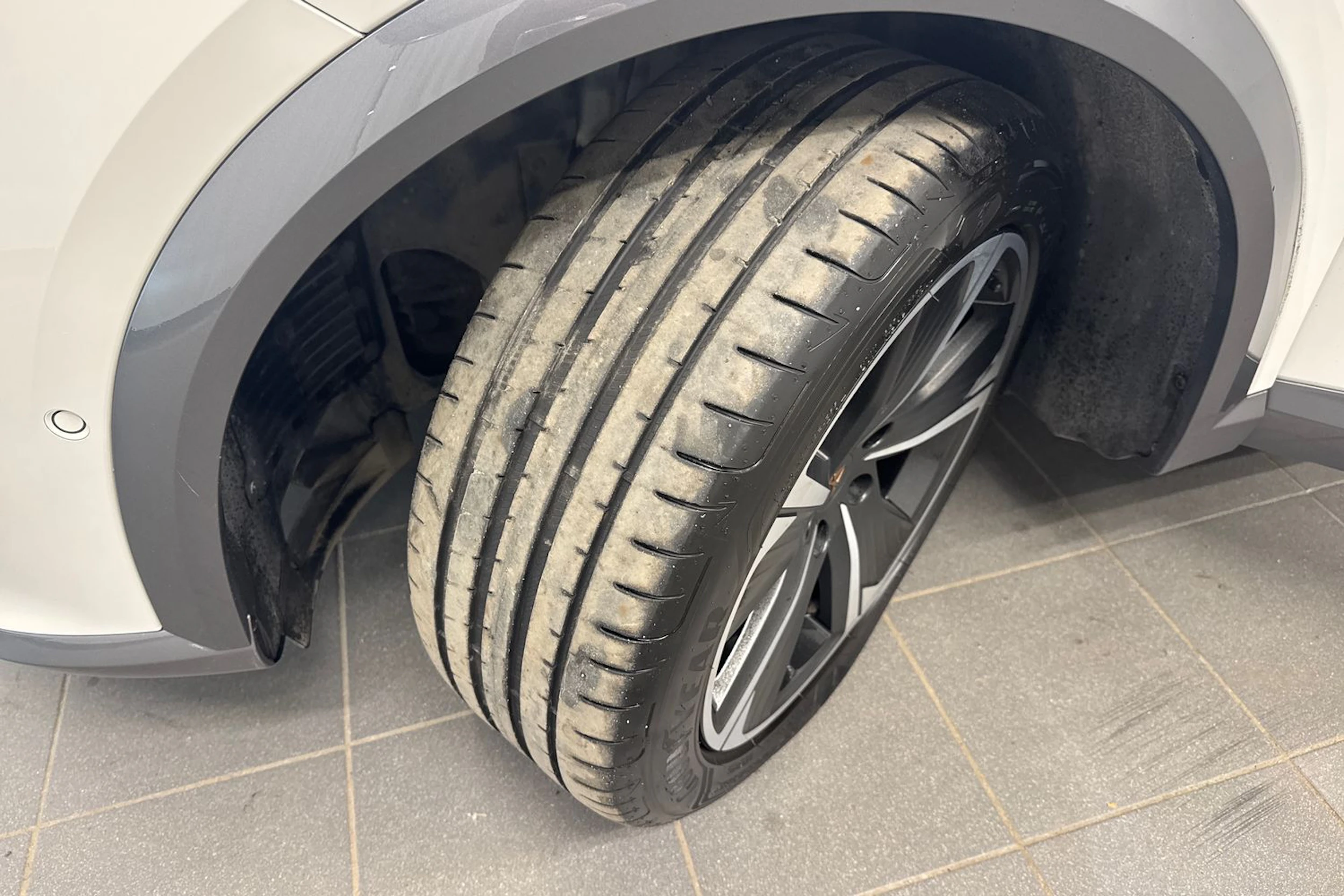 valkoinen CUPRA Formentor 2021 kuva 13.