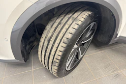 valkoinen CUPRA Formentor 2021 kuva 13.