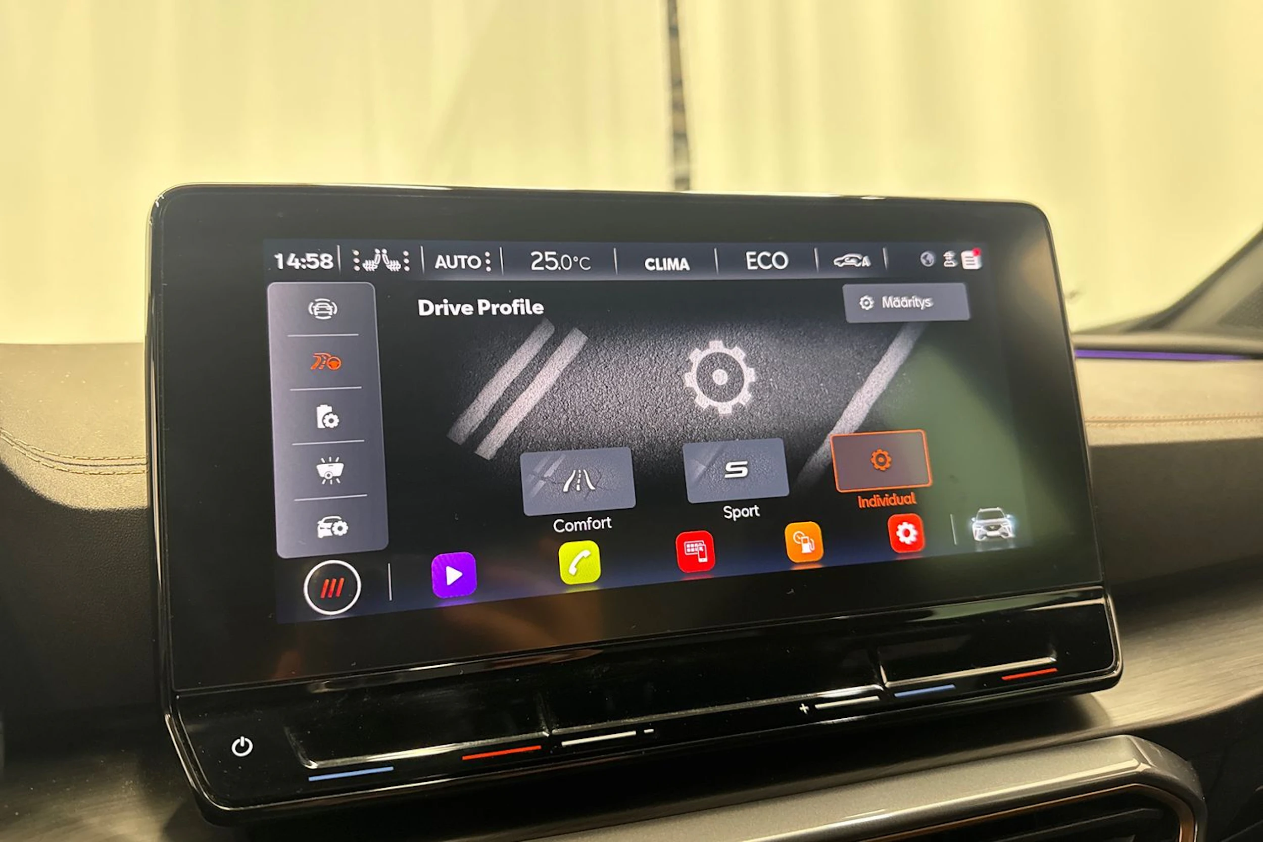 valkoinen CUPRA Formentor 2021 kuva 24.