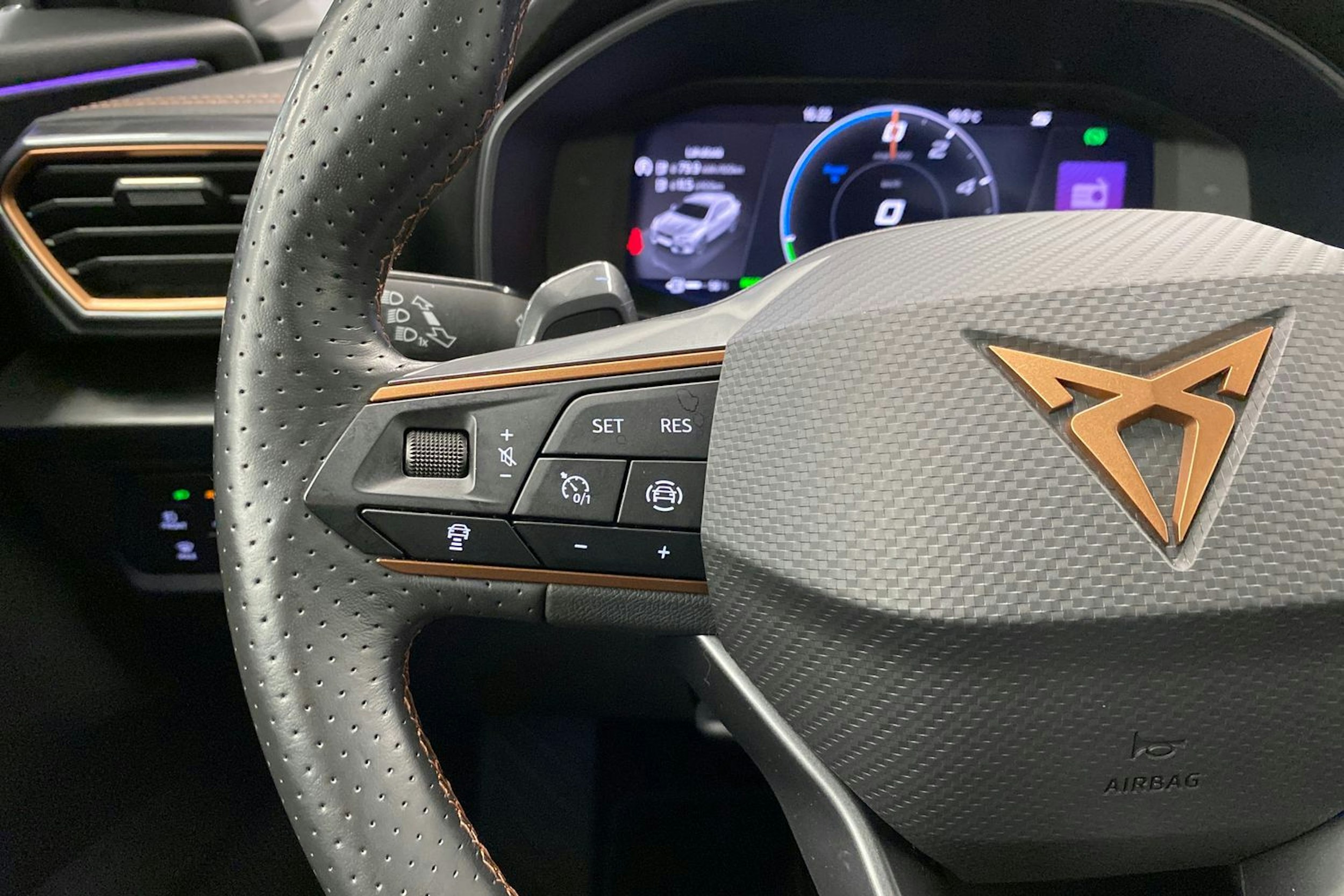 Harmaa CUPRA Formentor 2021 kuva 13.