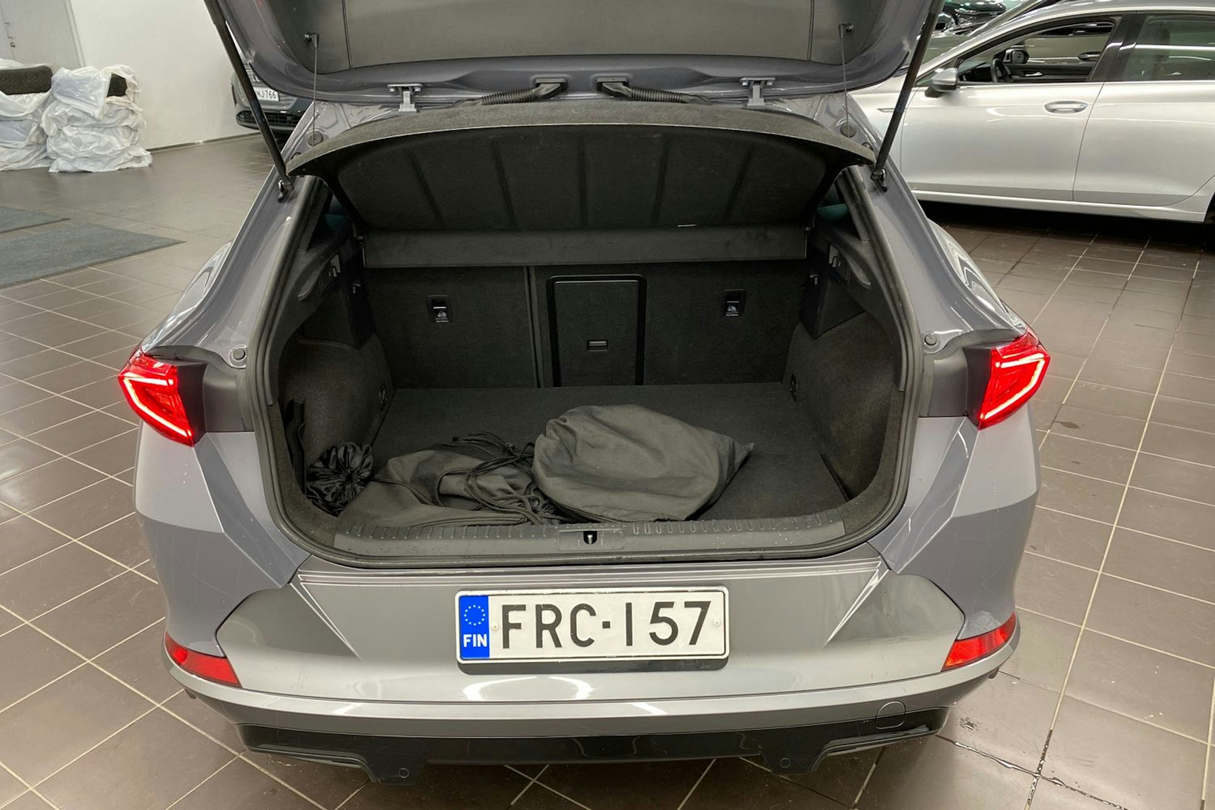 Harmaa CUPRA Formentor 2021 kuva 19.