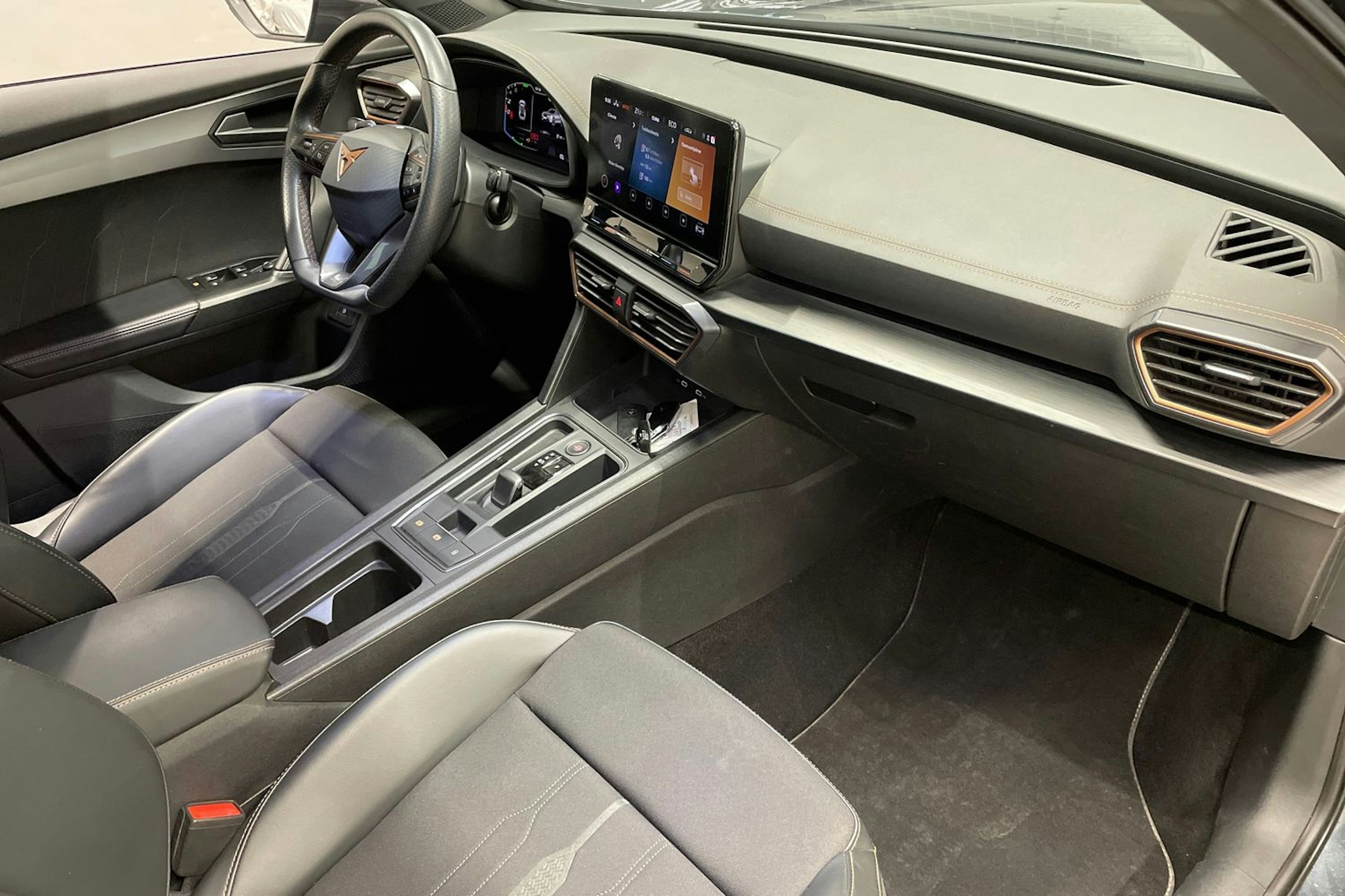 harmaa CUPRA Formentor 2021 kuva 30.
