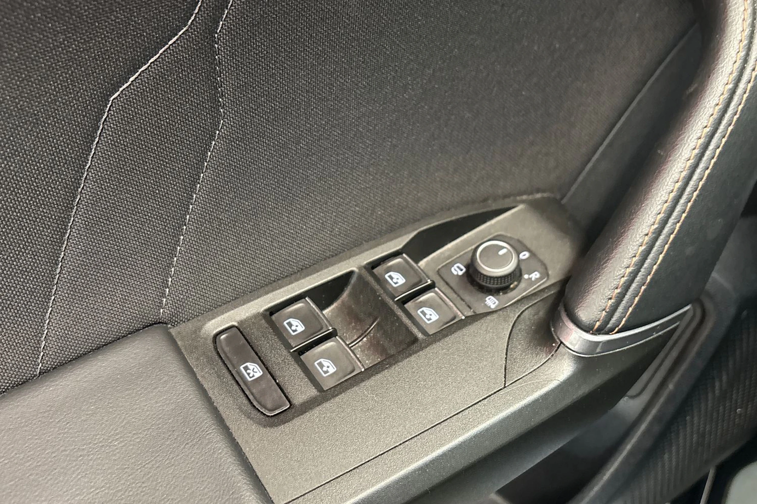 harmaa CUPRA Formentor 2021 kuva 18.