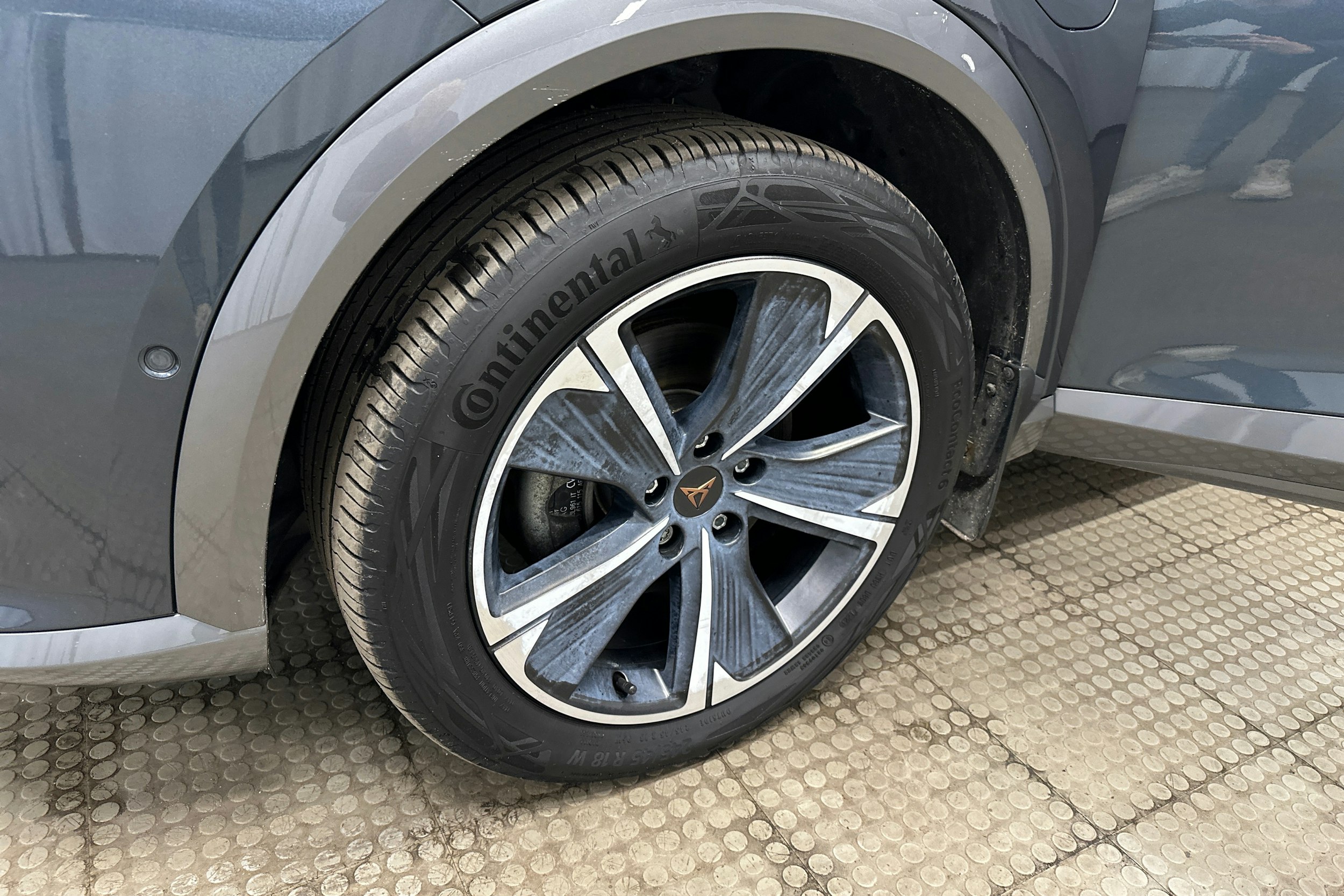harmaa CUPRA Formentor 2021 kuva 13.