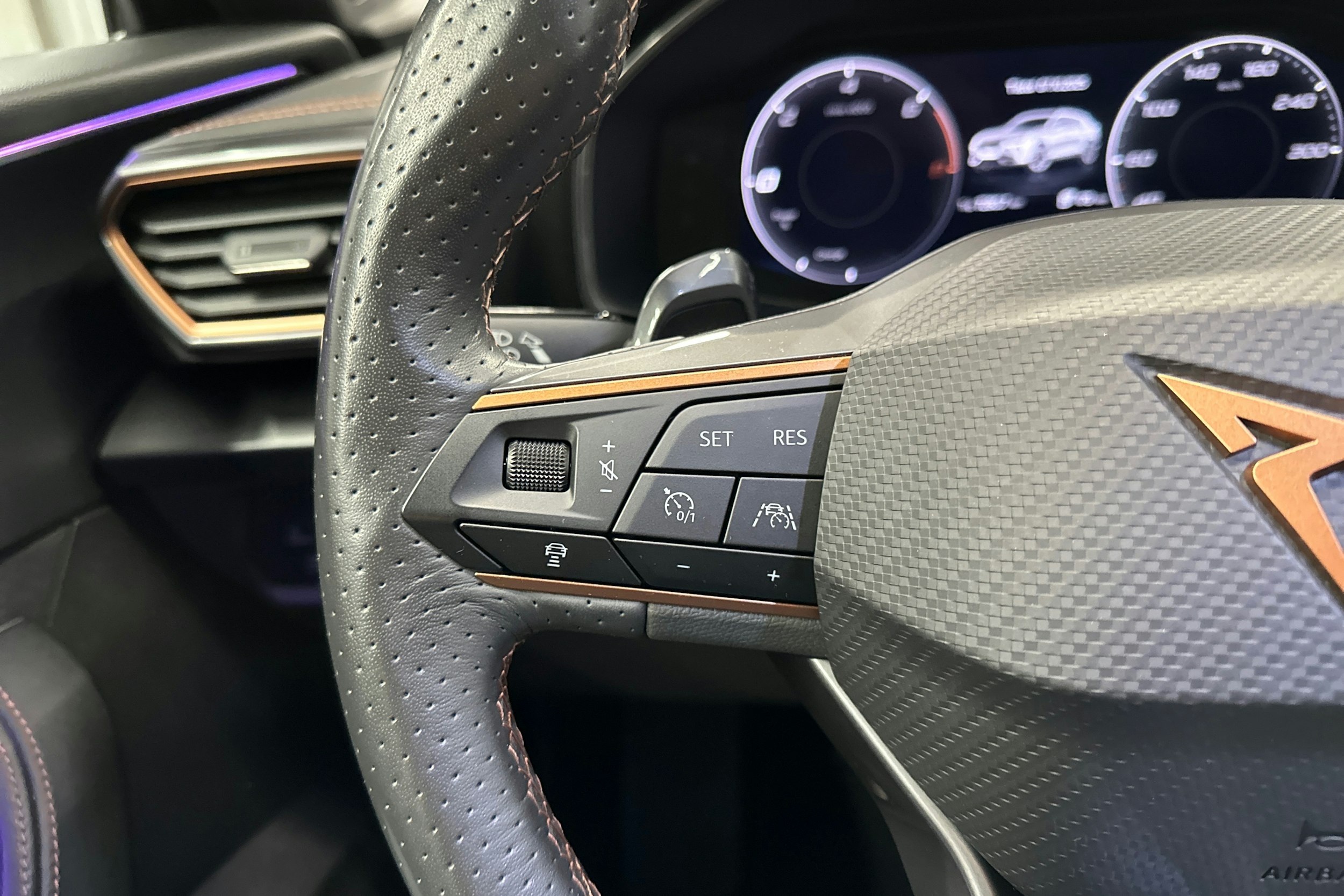 harmaa CUPRA Formentor 2021 kuva 14.