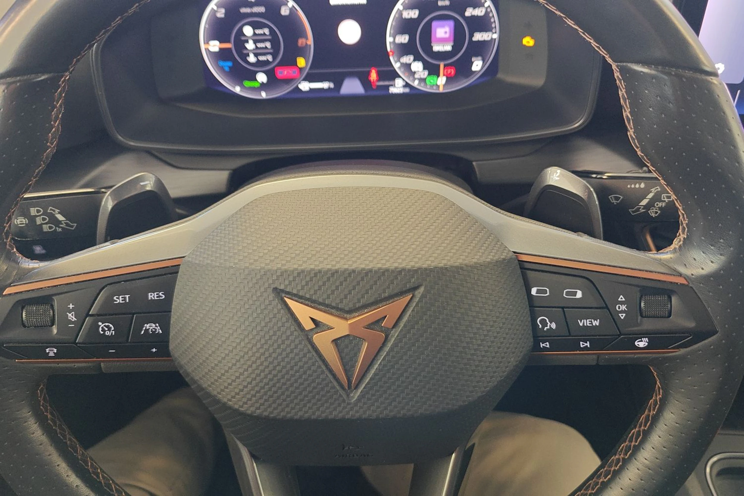 harmaa CUPRA Formentor 2021 kuva 24.