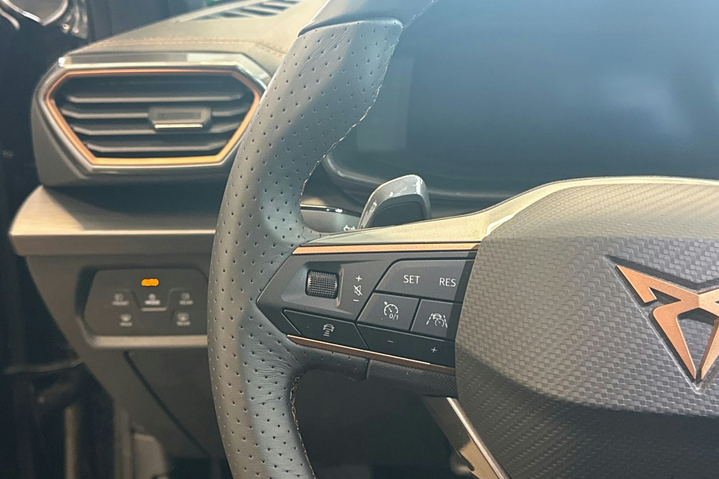 musta CUPRA Formentor 2021 kuva 12.