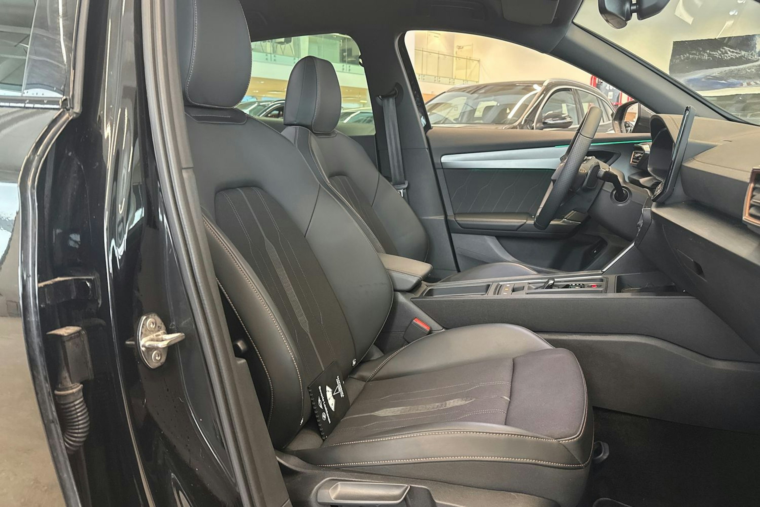 musta CUPRA Formentor 2021 kuva 20.