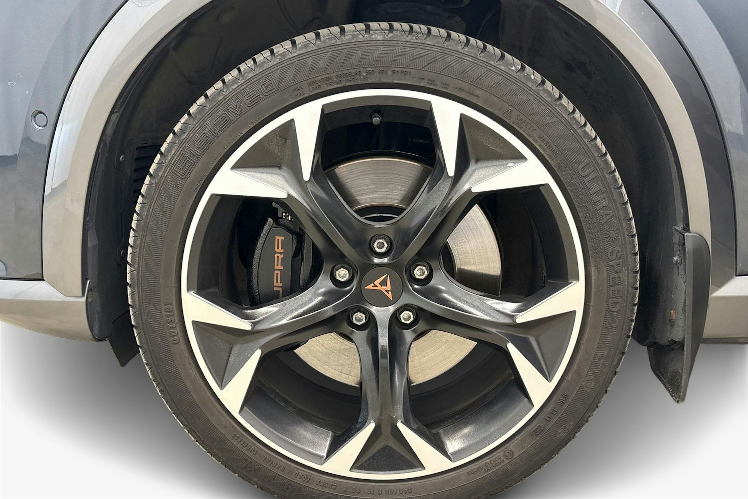 harmaa CUPRA Formentor 2021 kuva 9.