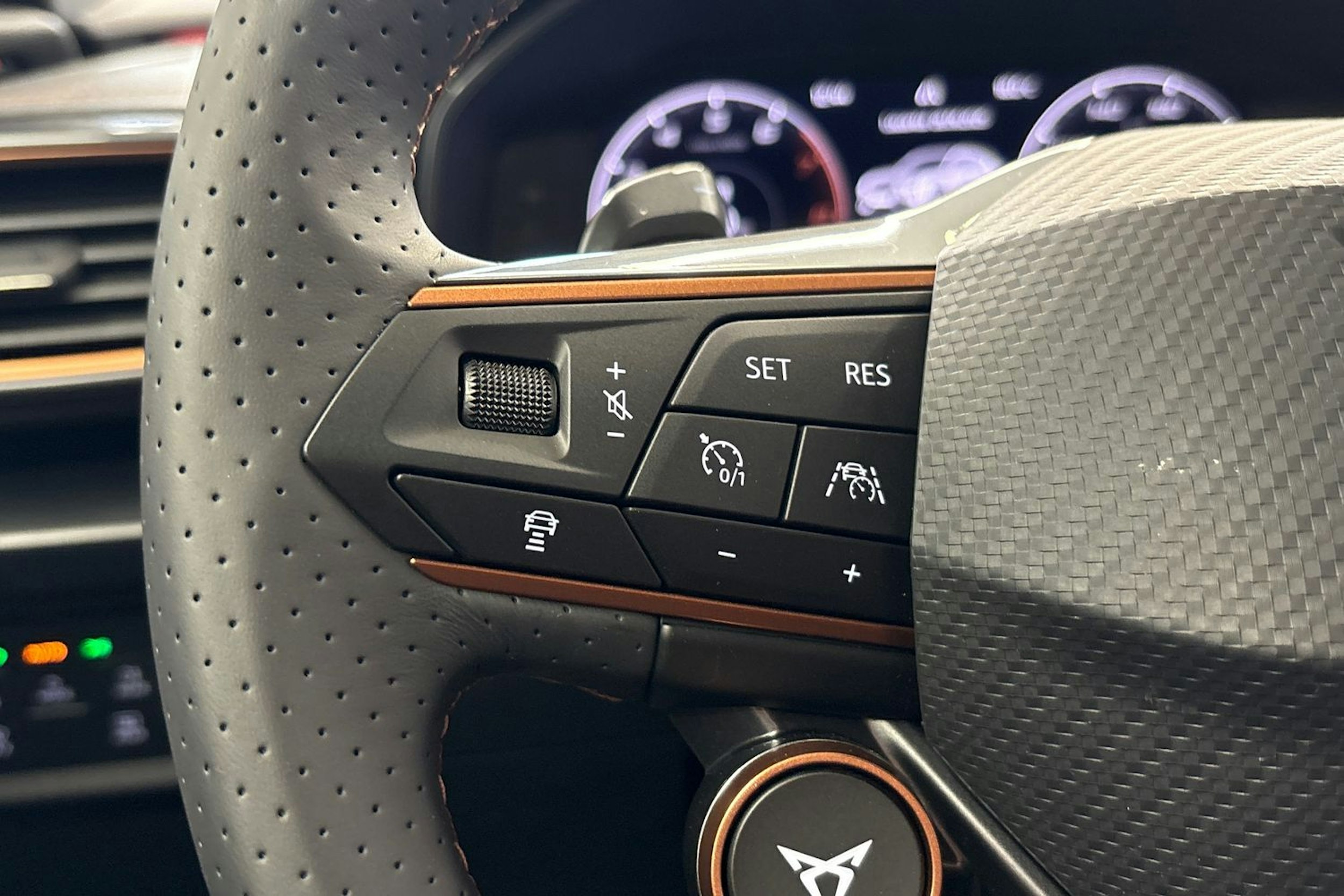 harmaa CUPRA Formentor 2021 kuva 19.