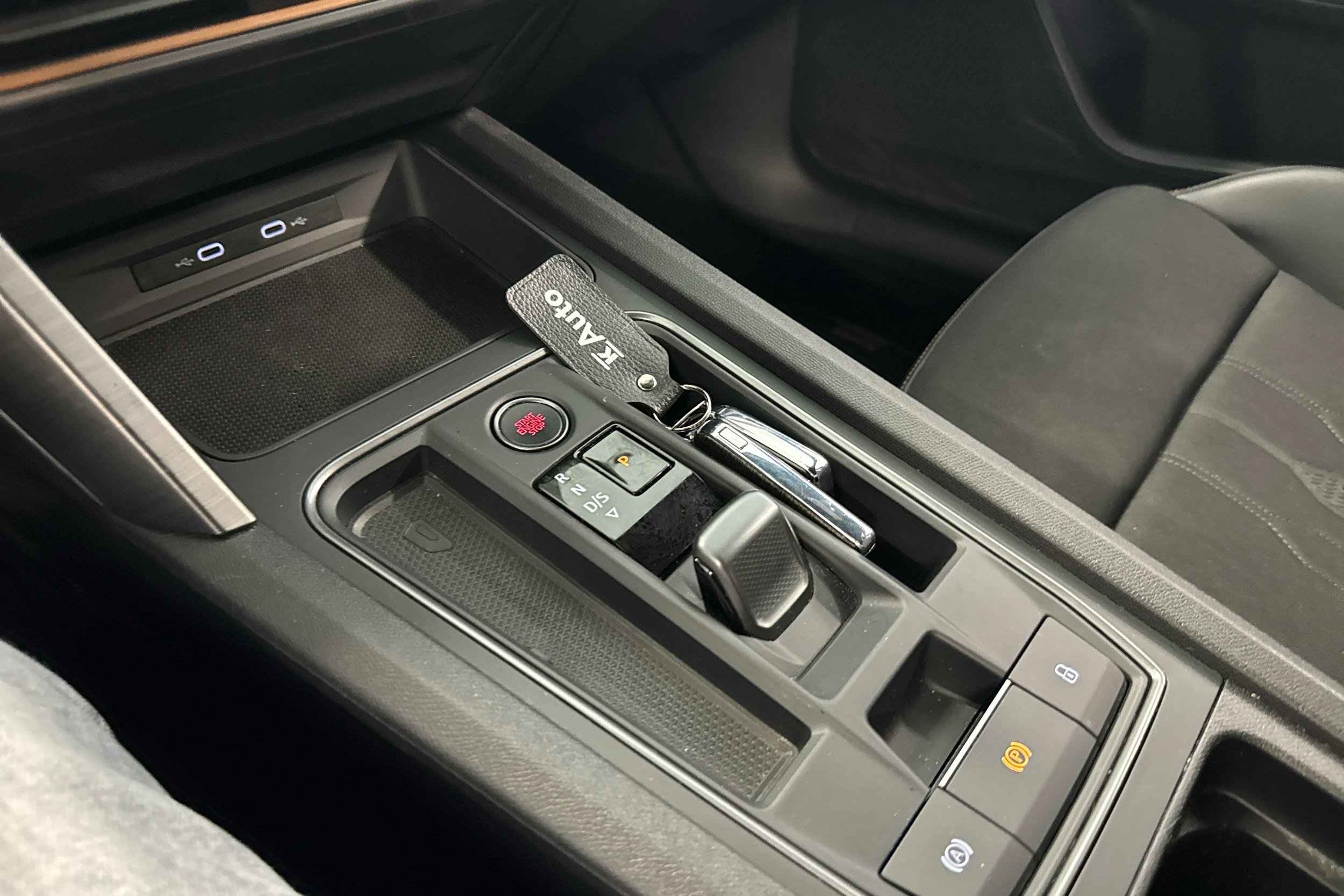 musta CUPRA Formentor 2021 kuva 17.