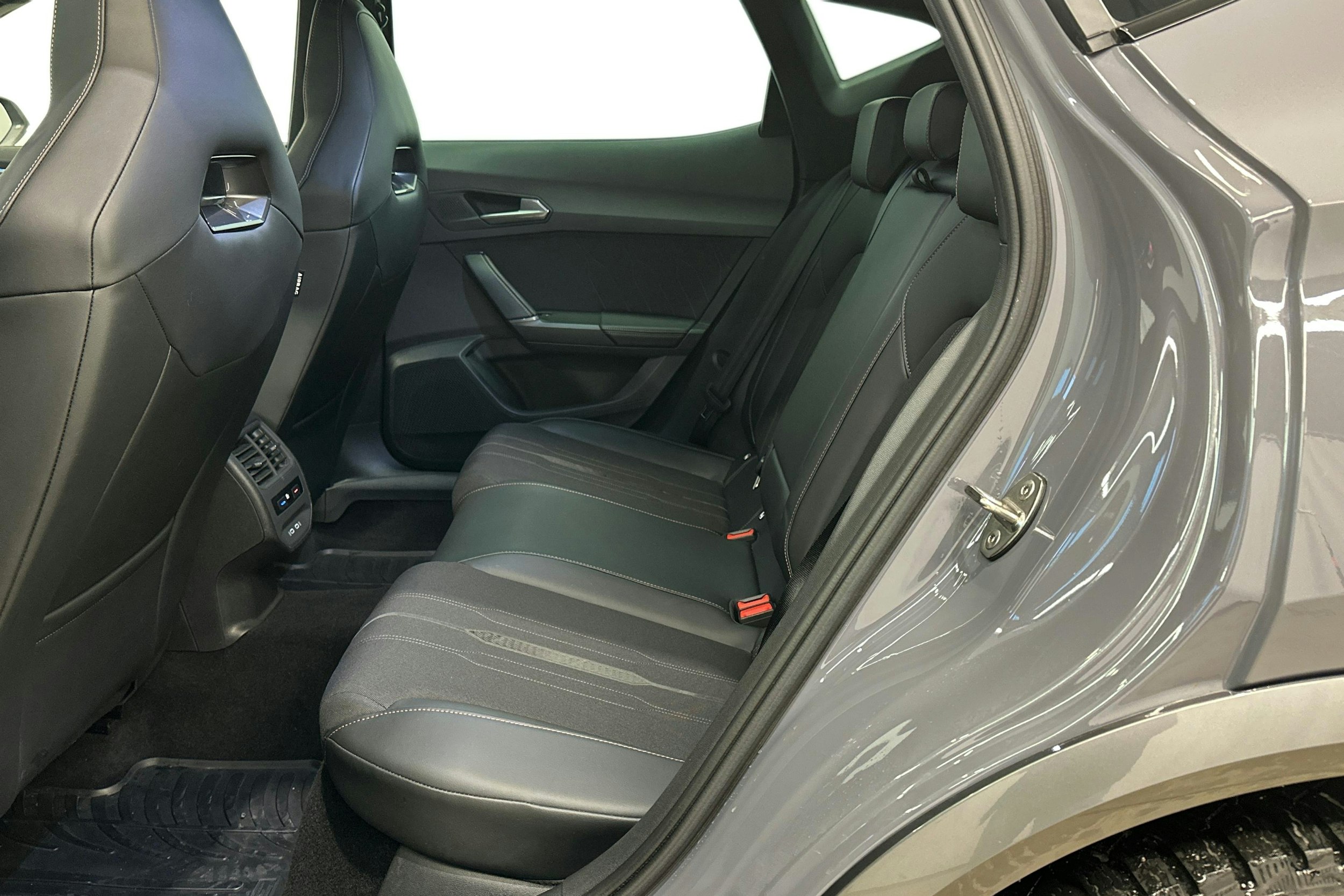 harmaa metalliväri CUPRA Formentor 2021 kuva 10.