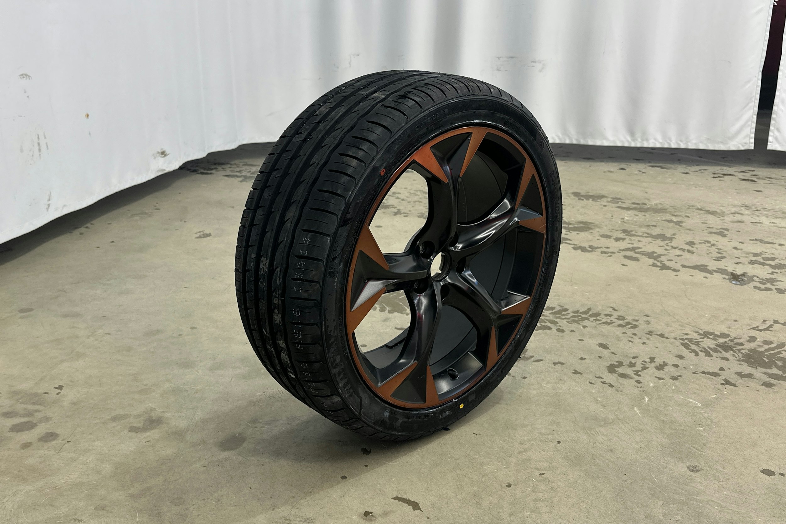 harmaa metalliväri CUPRA Formentor 2021 kuva 15.