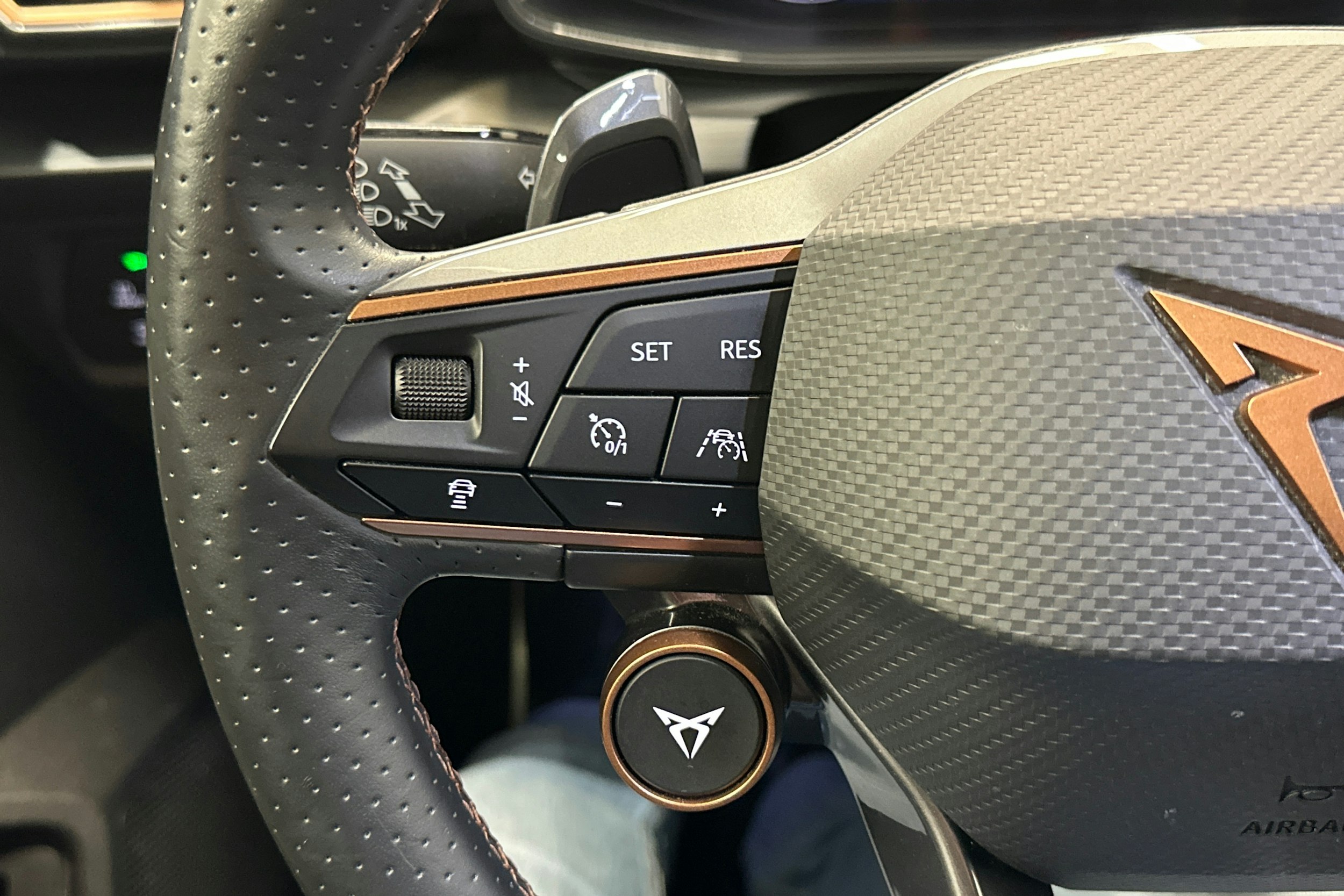 harmaa metalliväri CUPRA Formentor 2021 kuva 17.