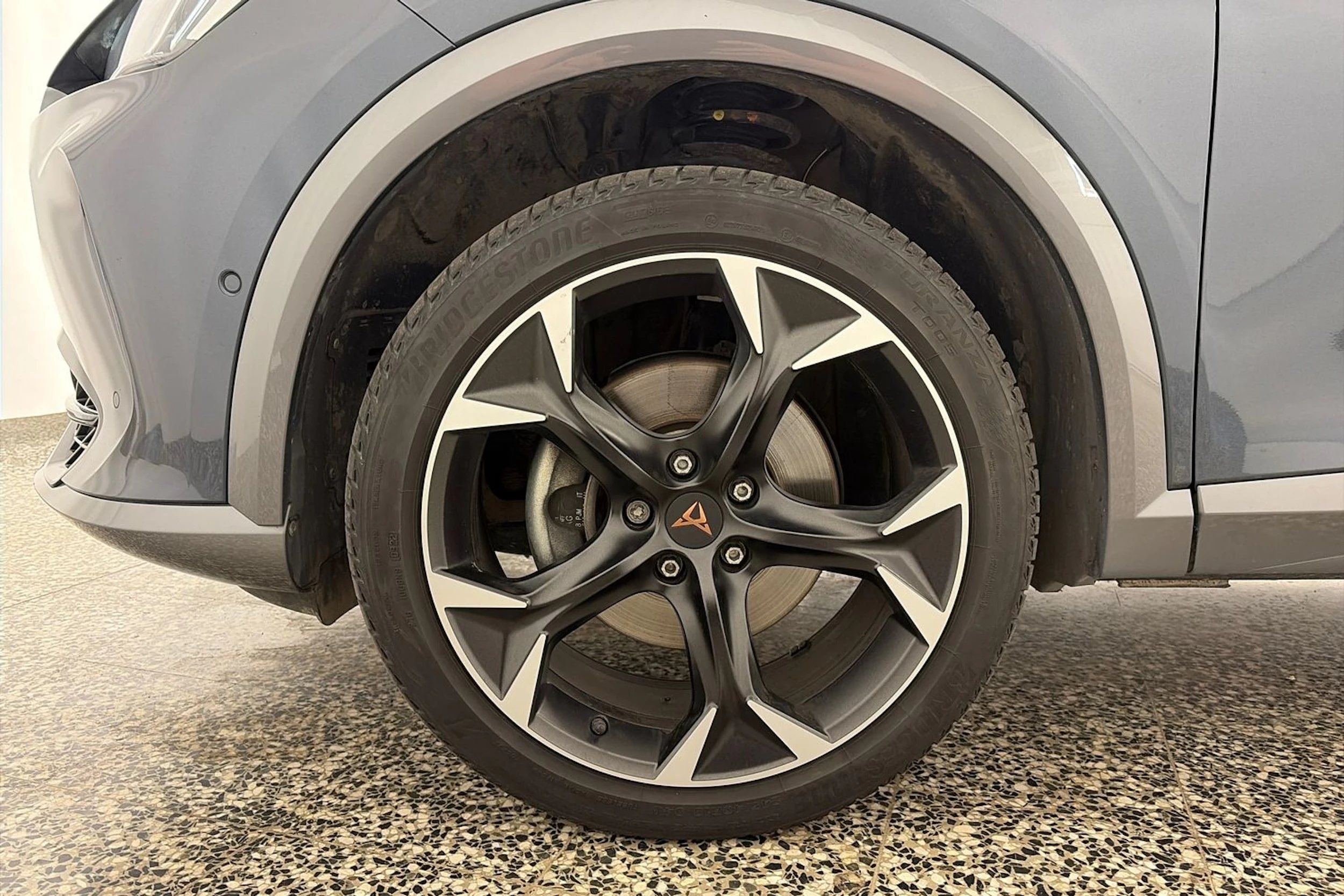 Harmaa CUPRA Formentor 2021 kuva 10.