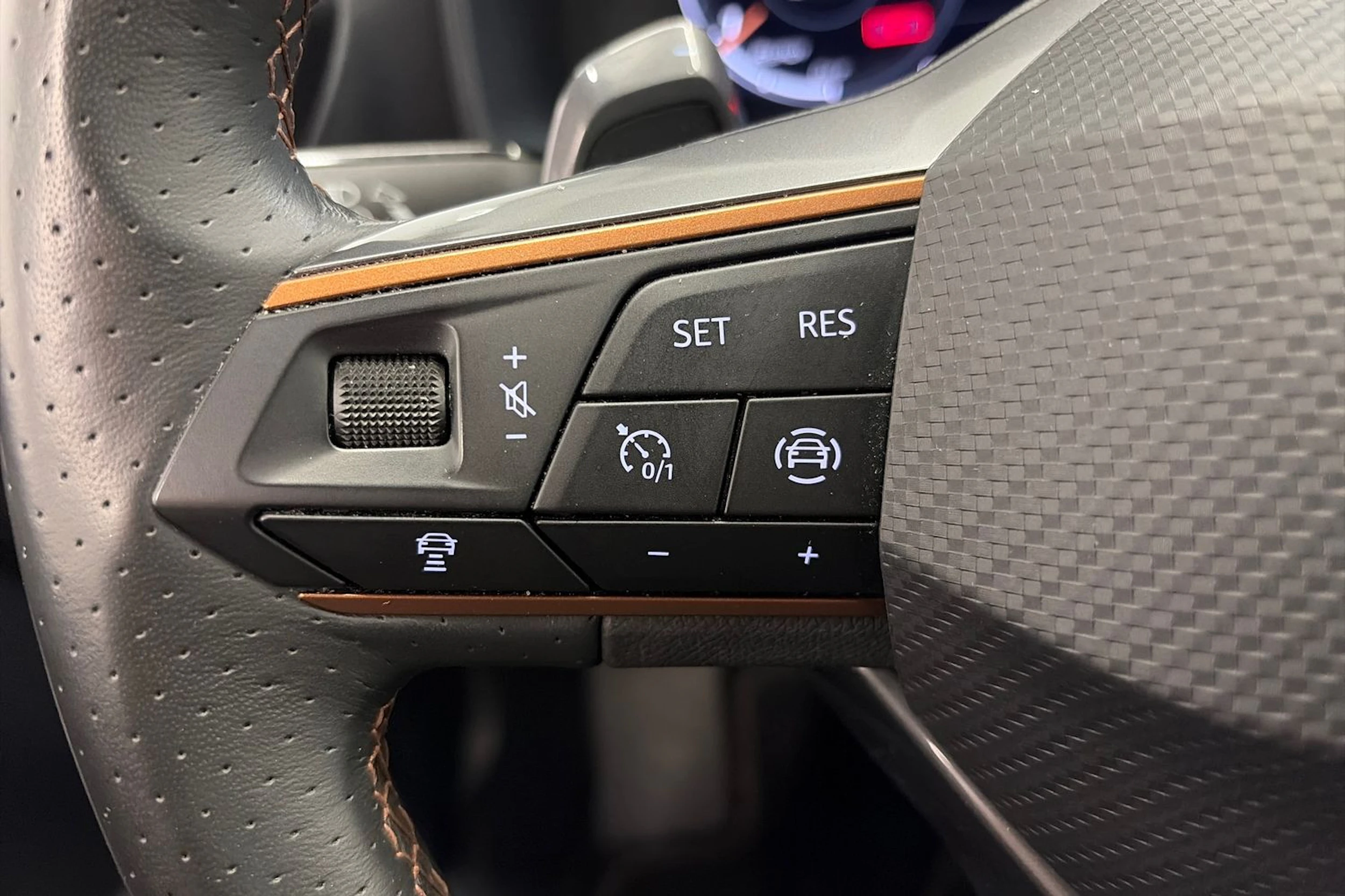 Harmaa CUPRA Formentor 2021 kuva 17.