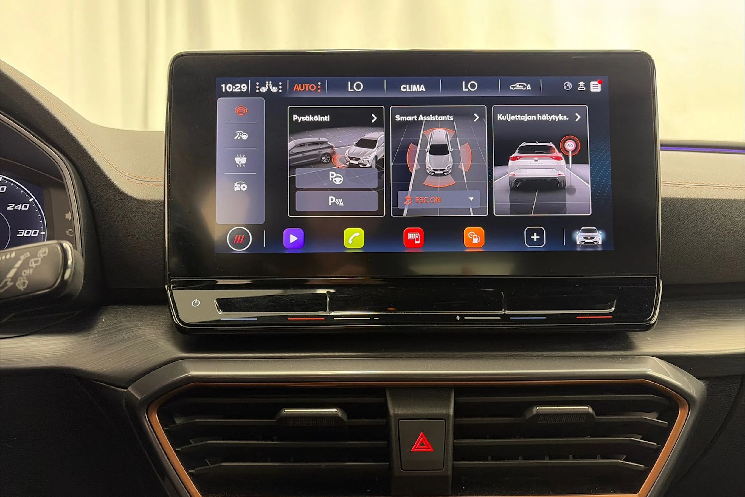 Harmaa CUPRA Formentor 2021 kuva 21.