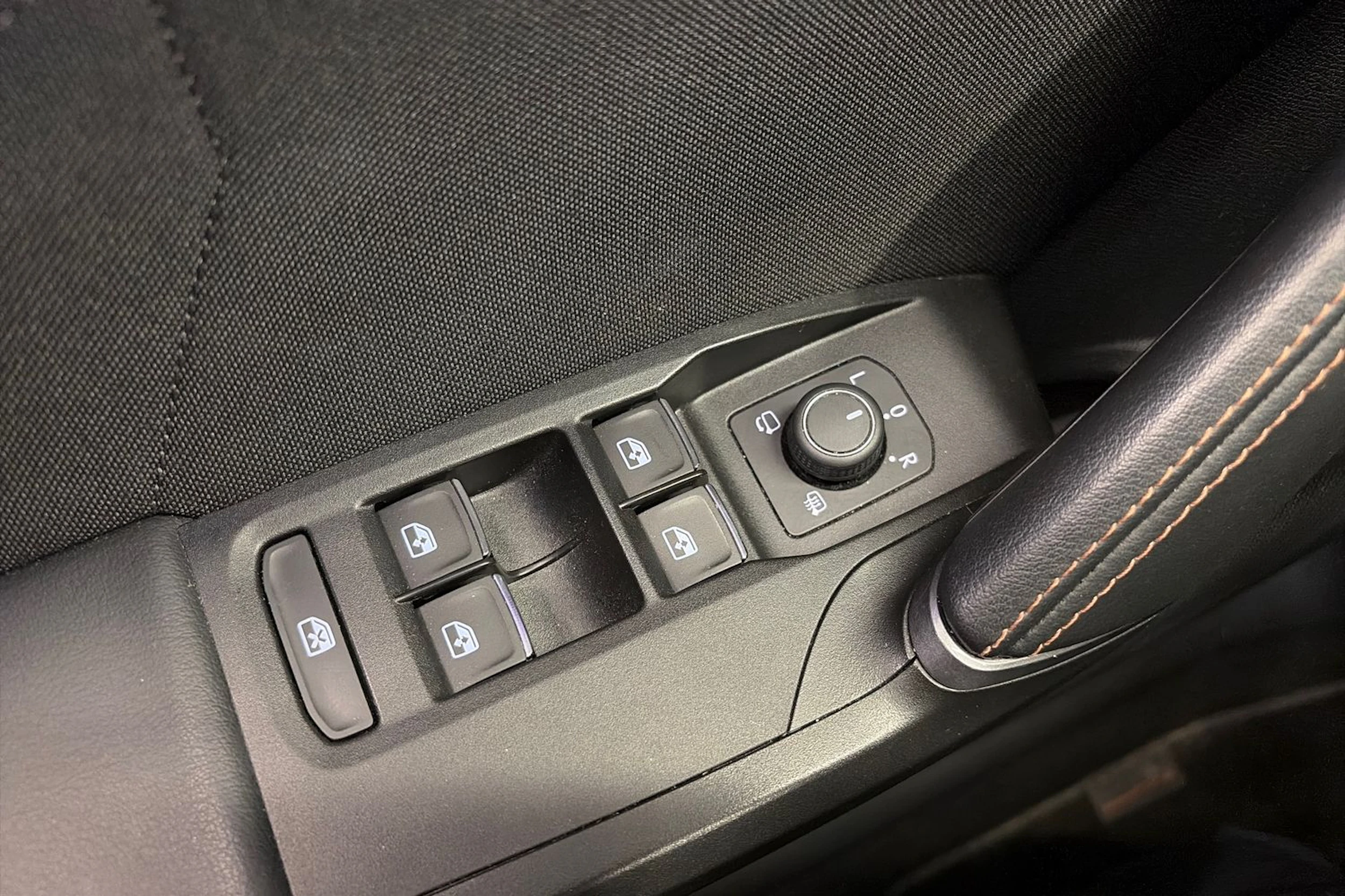 Harmaa CUPRA Formentor 2021 kuva 30.