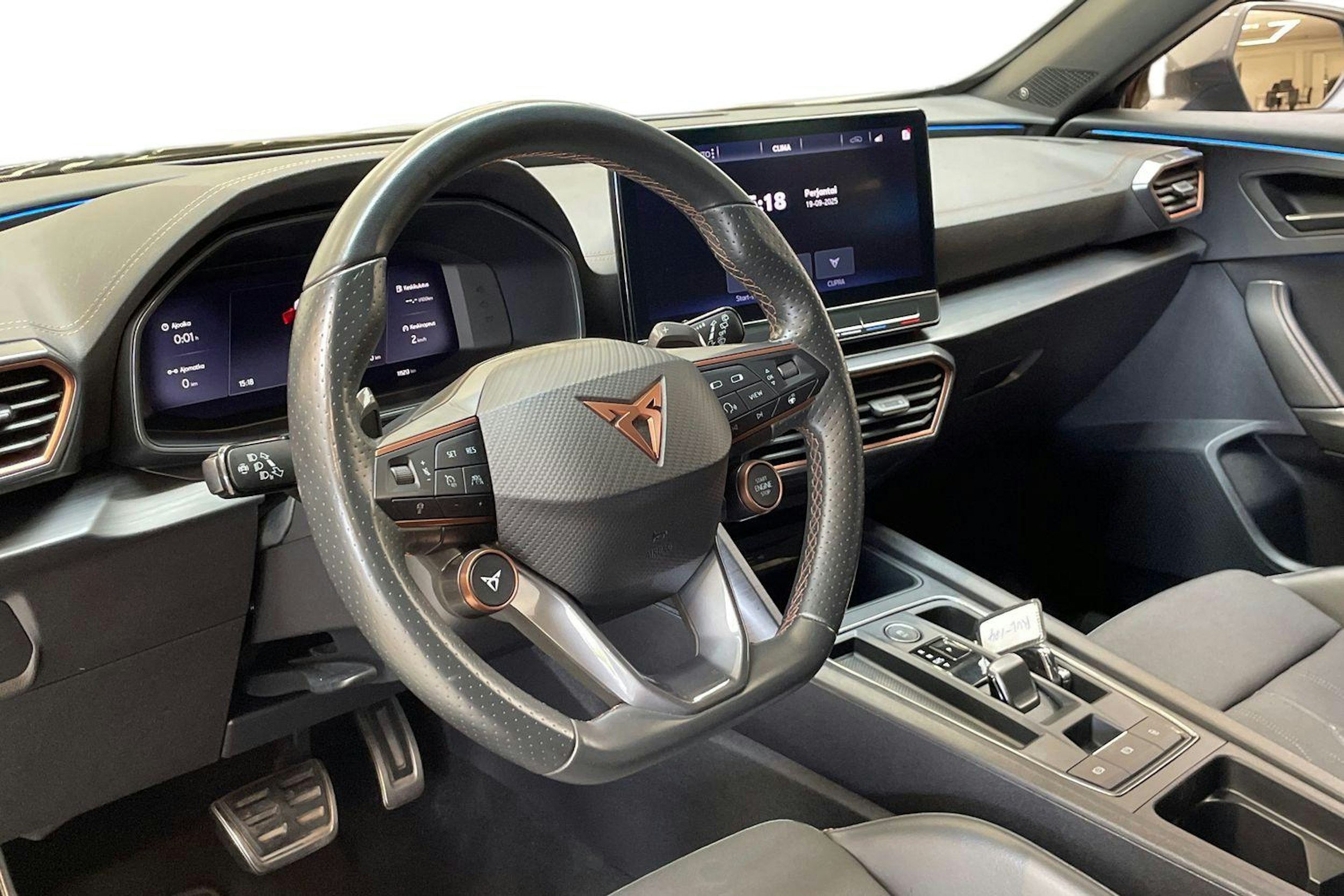 harmaa CUPRA Formentor 2021 kuva 7.