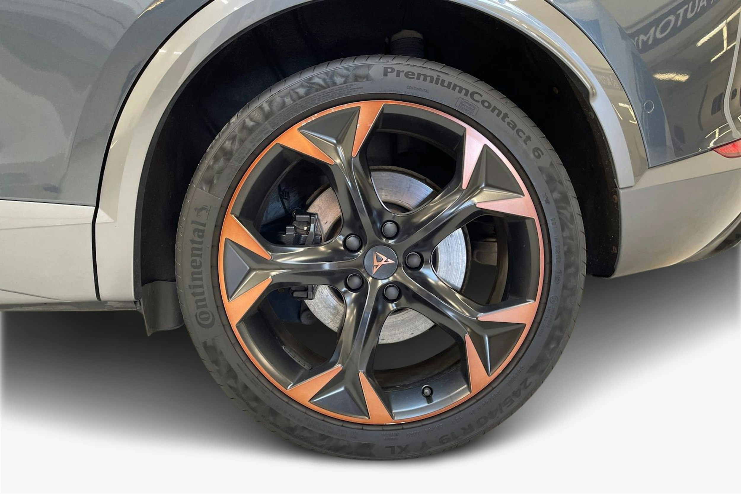 harmaa CUPRA Formentor 2021 kuva 9.