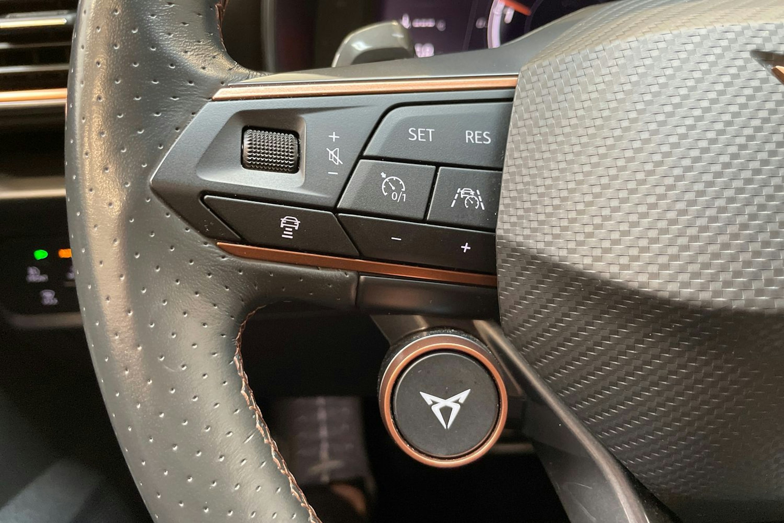 harmaa CUPRA Formentor 2021 kuva 13.