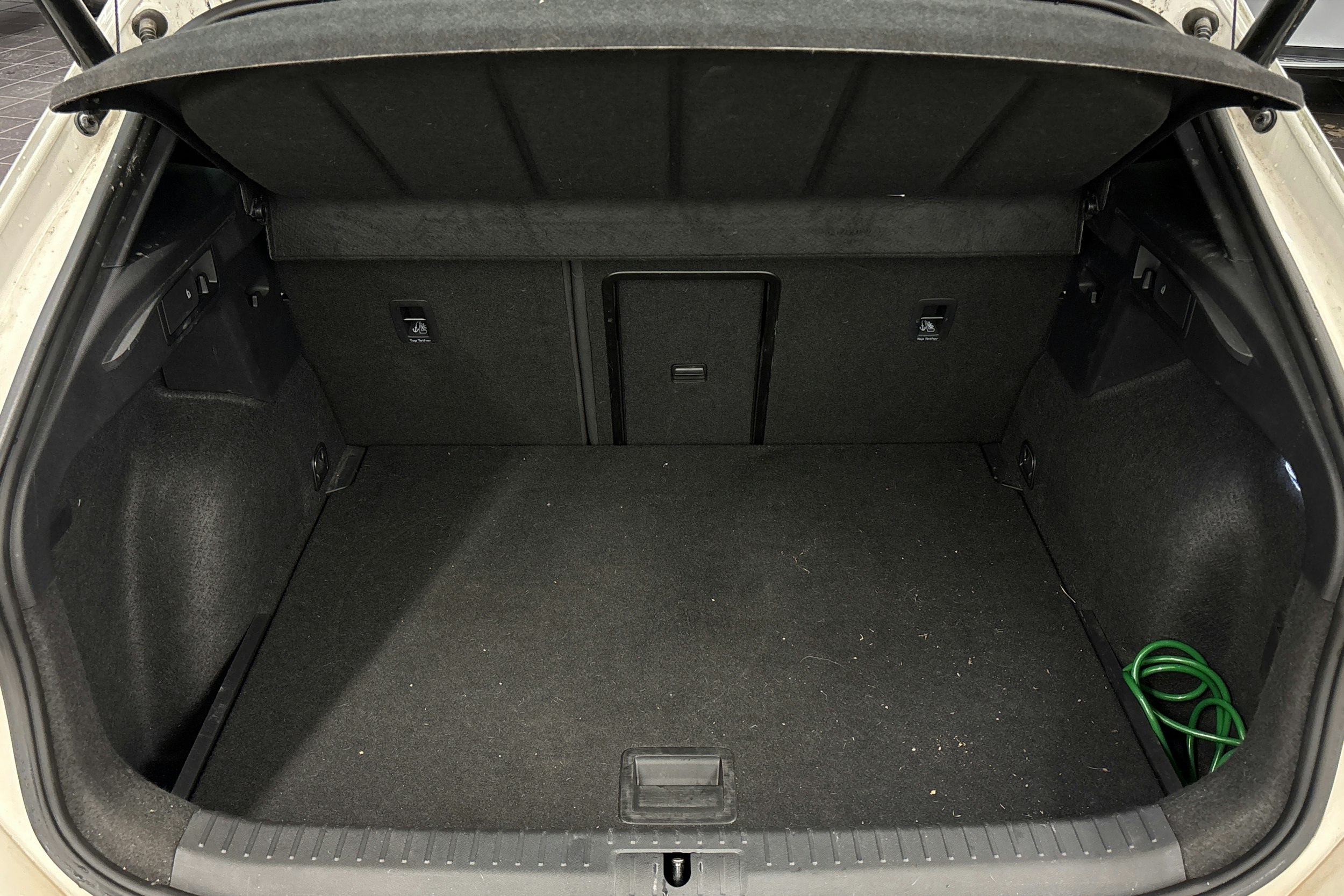 Valkoinen CUPRA Formentor 2021 kuva 14.