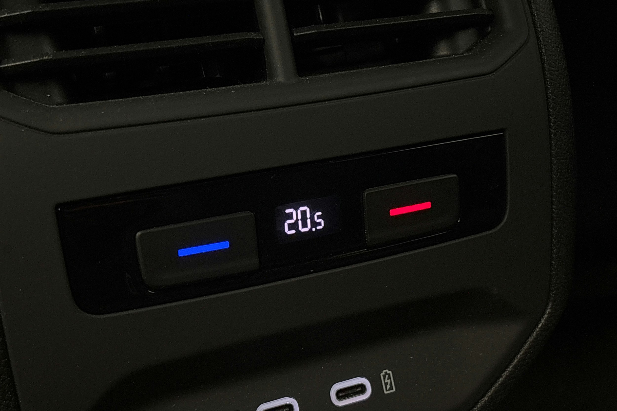 Valkoinen CUPRA Formentor 2021 kuva 16.