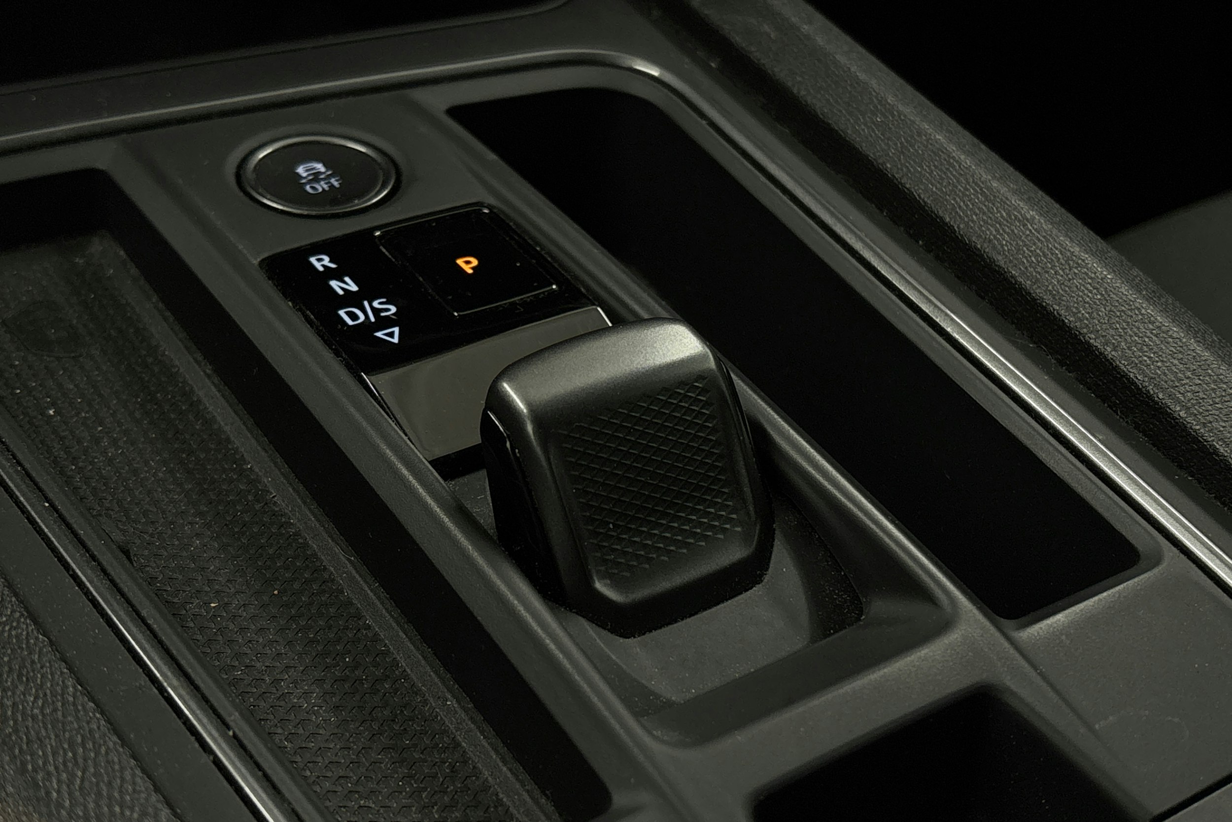 Valkoinen CUPRA Formentor 2021 kuva 32.