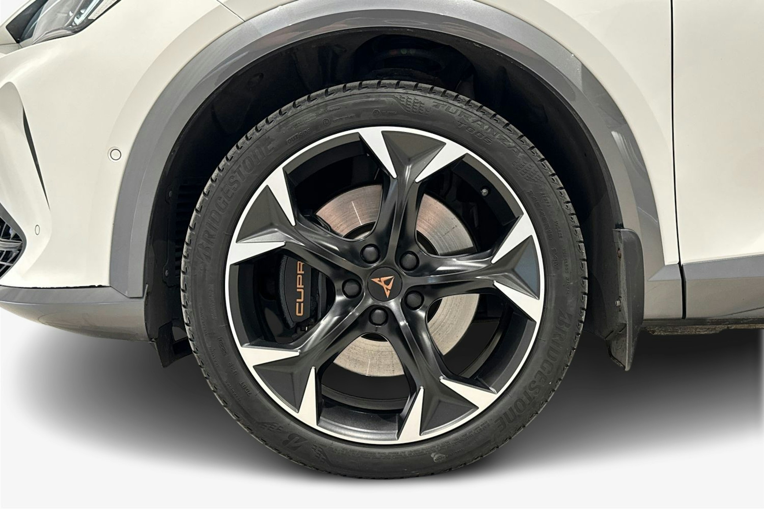 valkoinen CUPRA Formentor 2021 kuva 11.