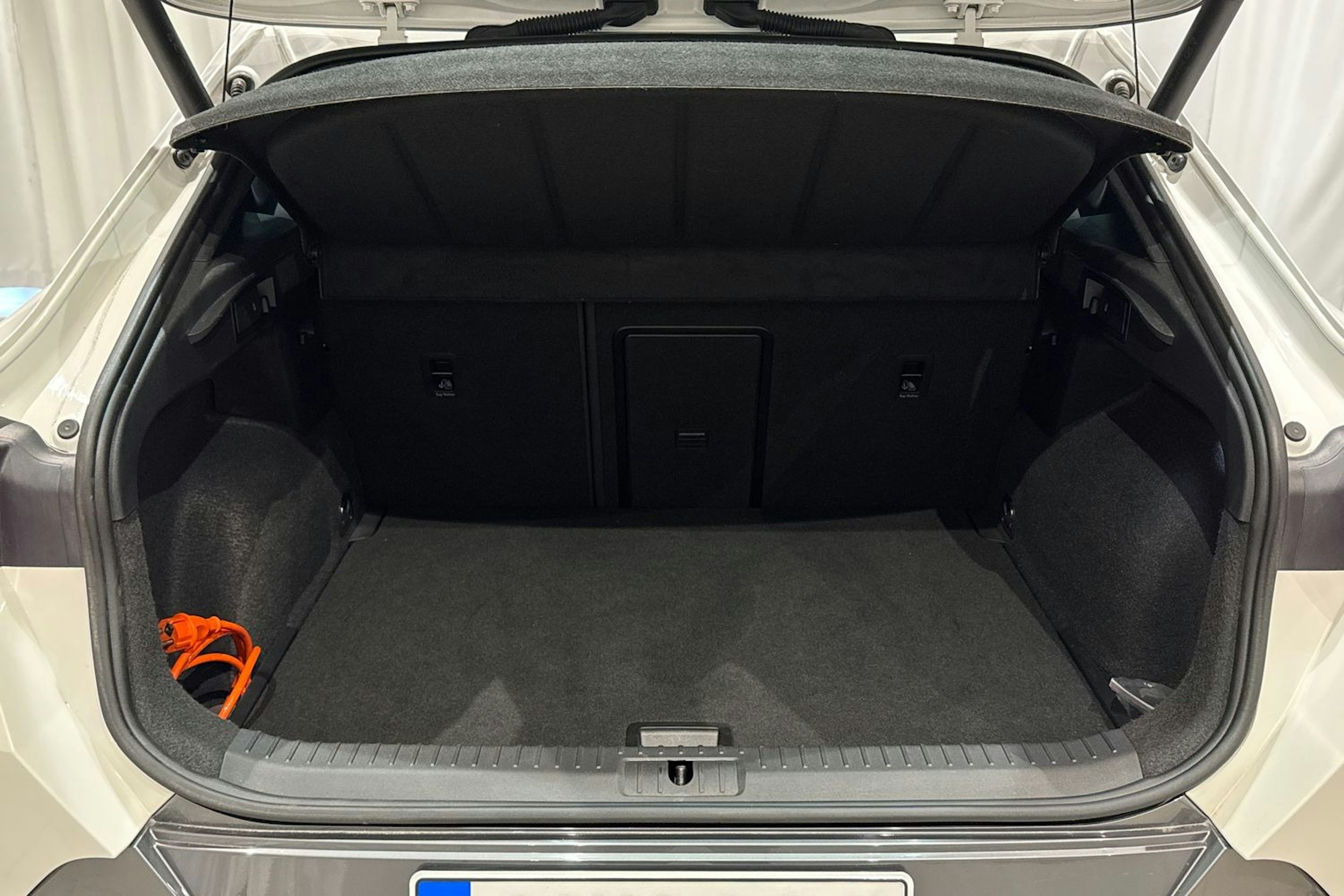 valkoinen CUPRA Formentor 2021 kuva 14.