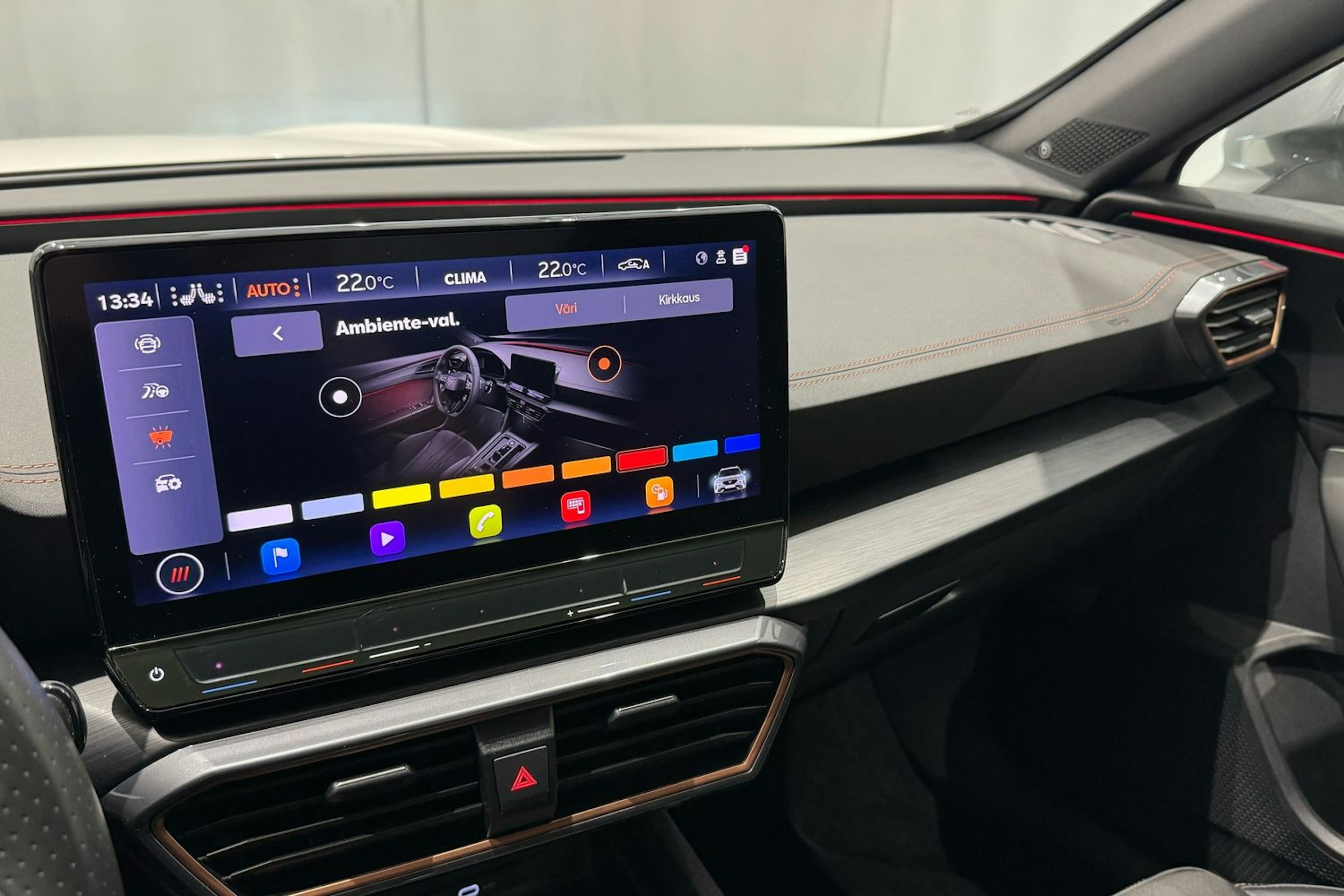 valkoinen CUPRA Formentor 2021 kuva 23.