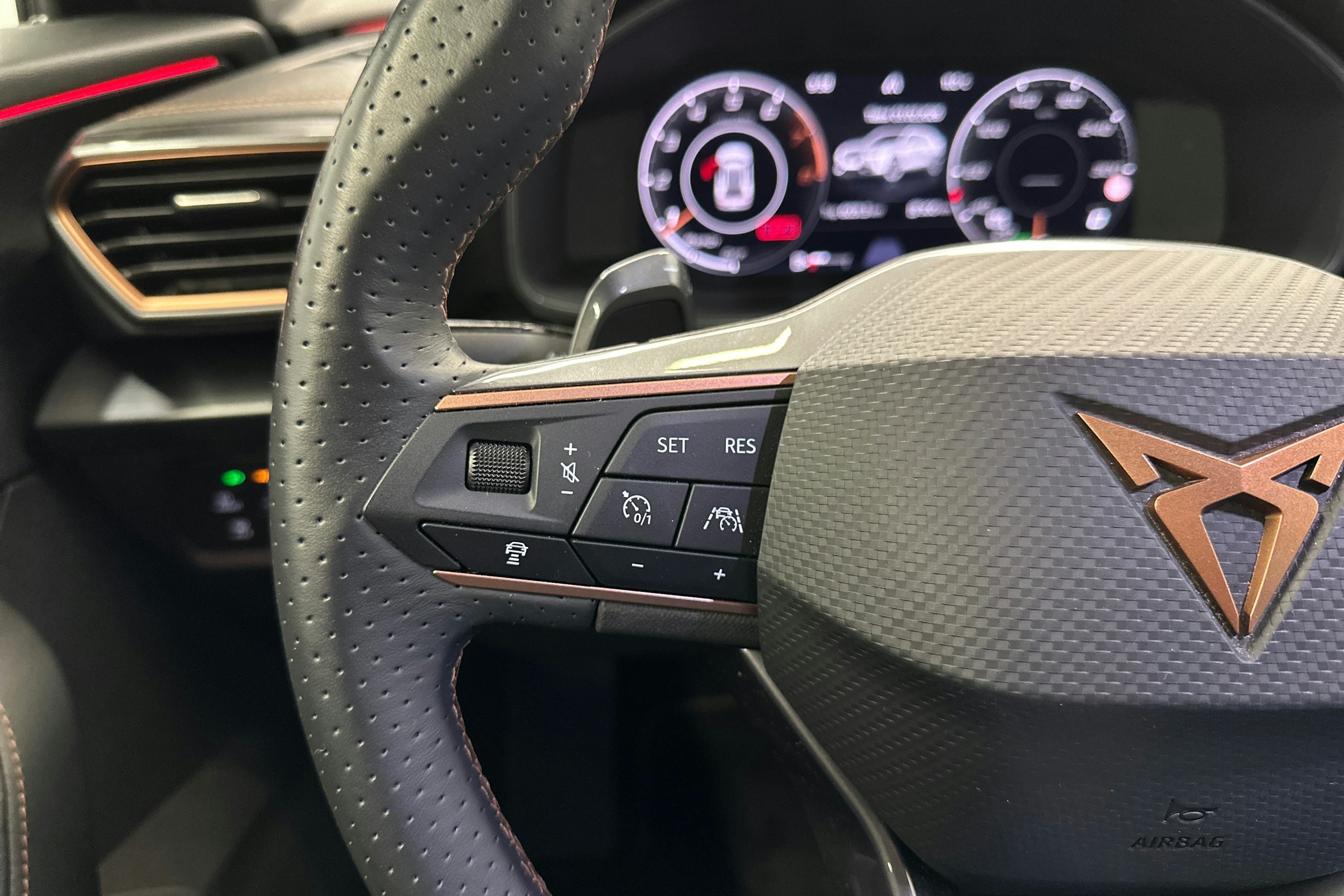 sininen CUPRA Formentor 2022 kuva 17.