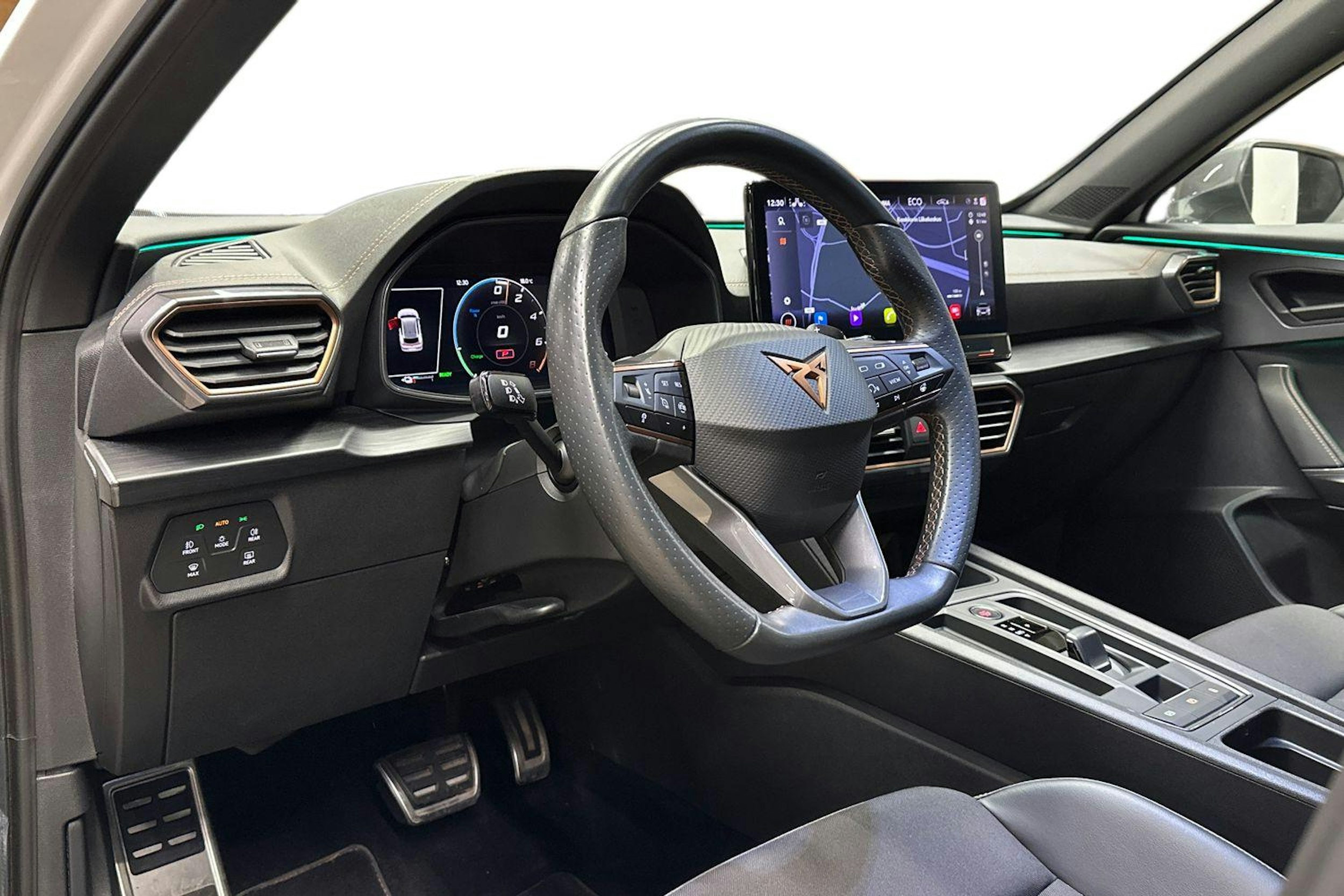 valkoinen CUPRA Formentor 2022 kuva 7.