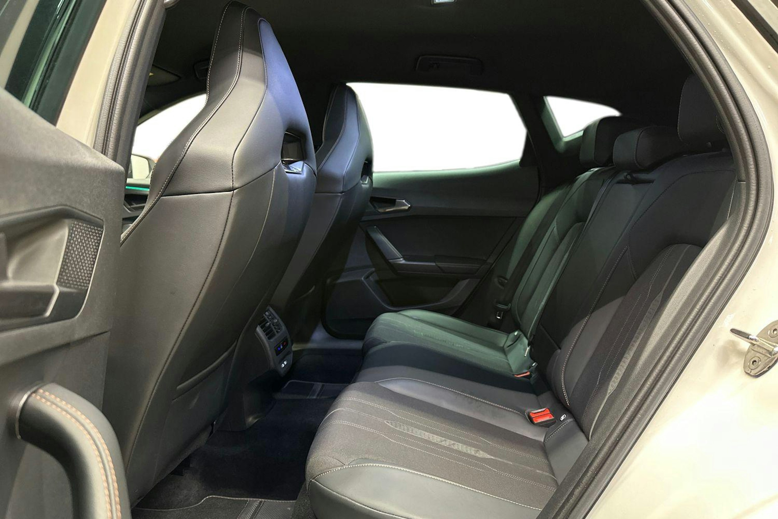 valkoinen CUPRA Formentor 2022 kuva 10.