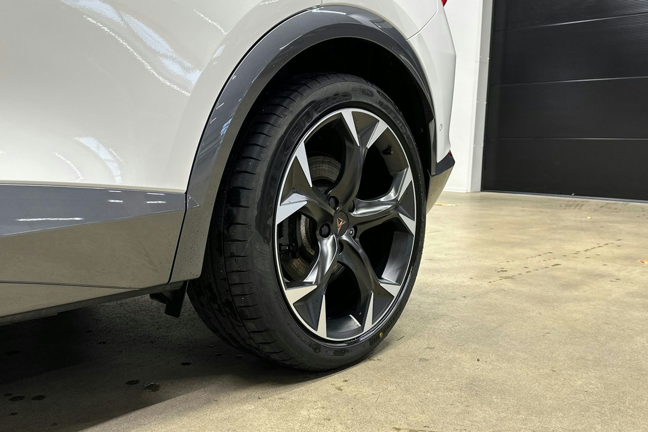 valkoinen CUPRA Formentor 2022 kuva 11.