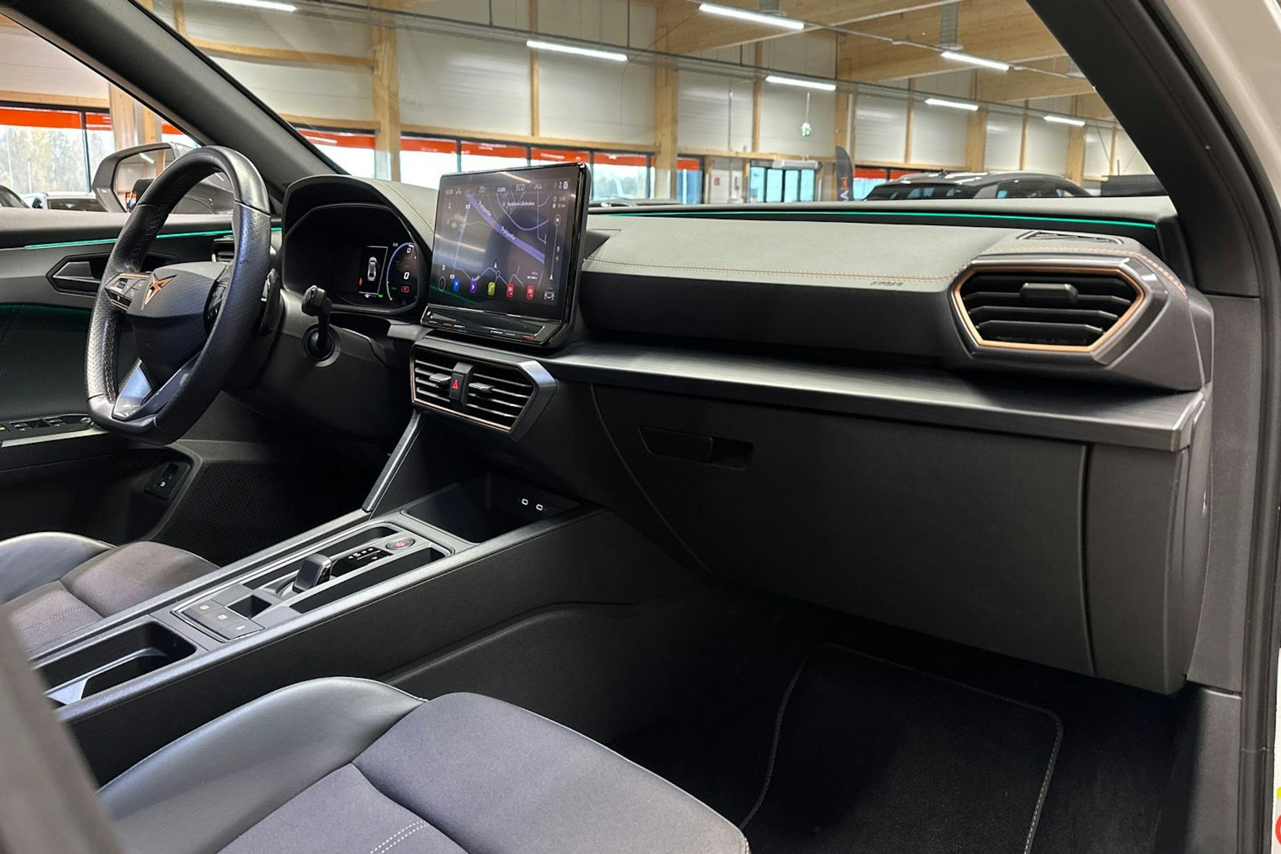 valkoinen CUPRA Formentor 2022 kuva 13.