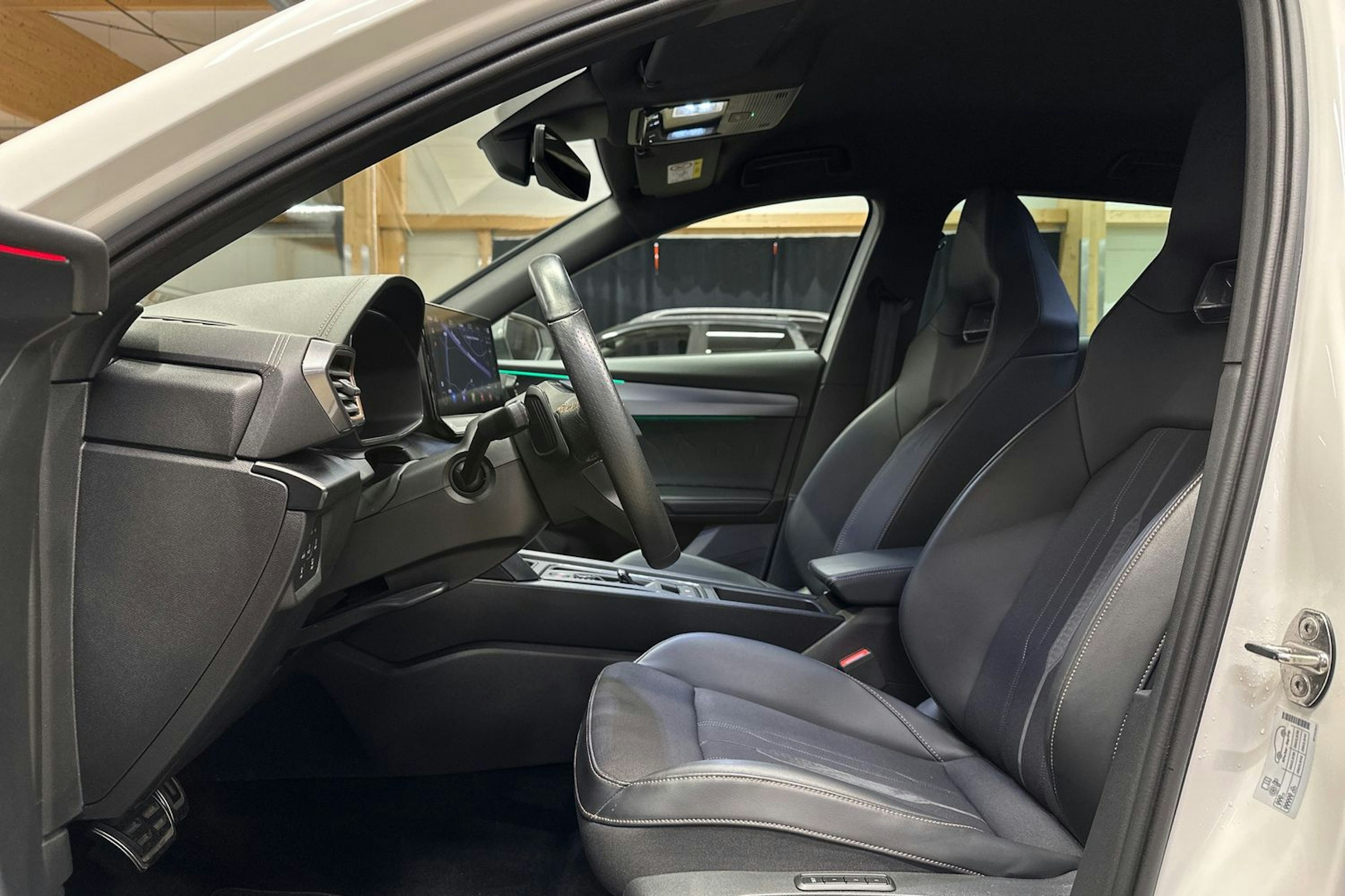 valkoinen CUPRA Formentor 2022 kuva 16.