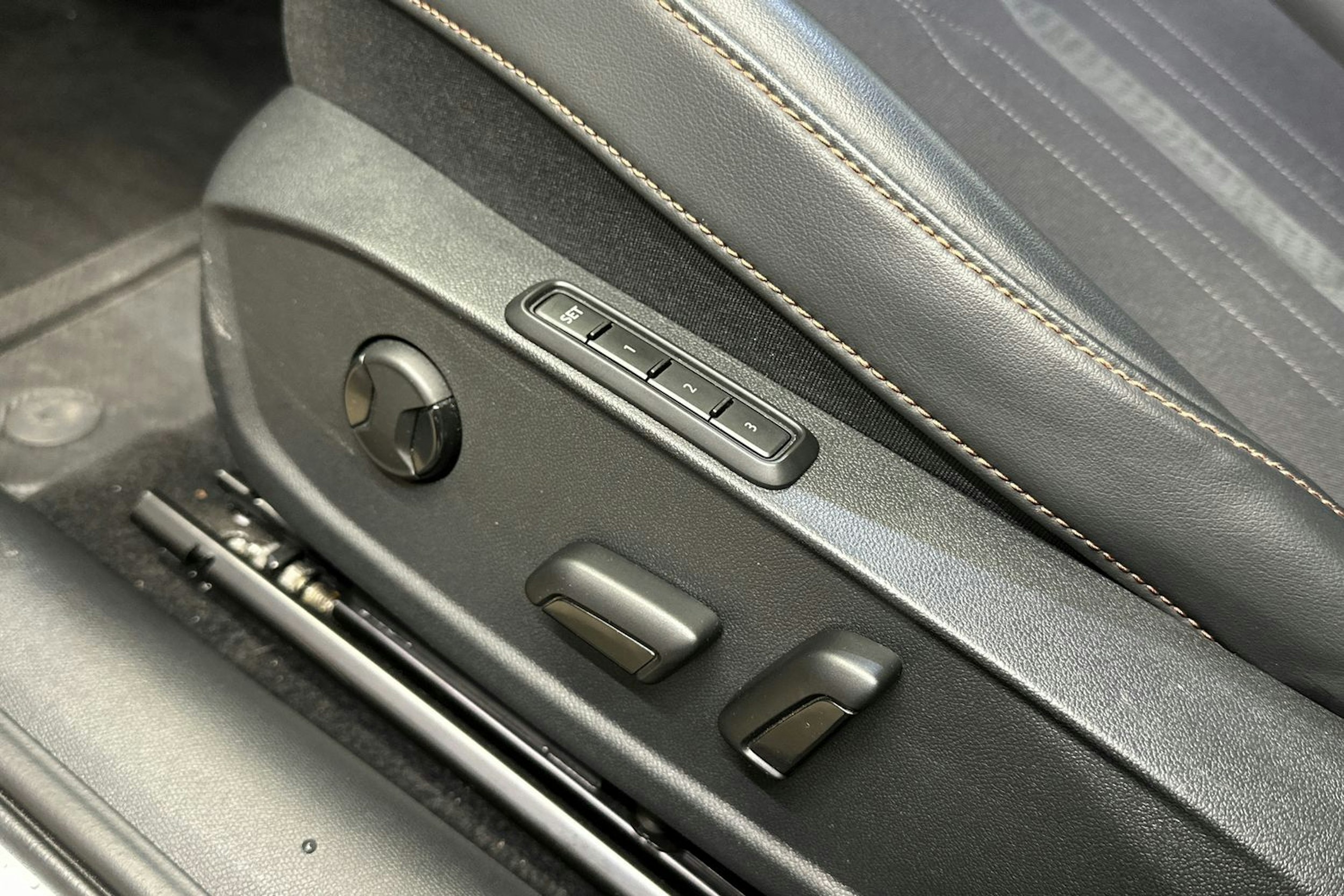 valkoinen CUPRA Formentor 2022 kuva 17.