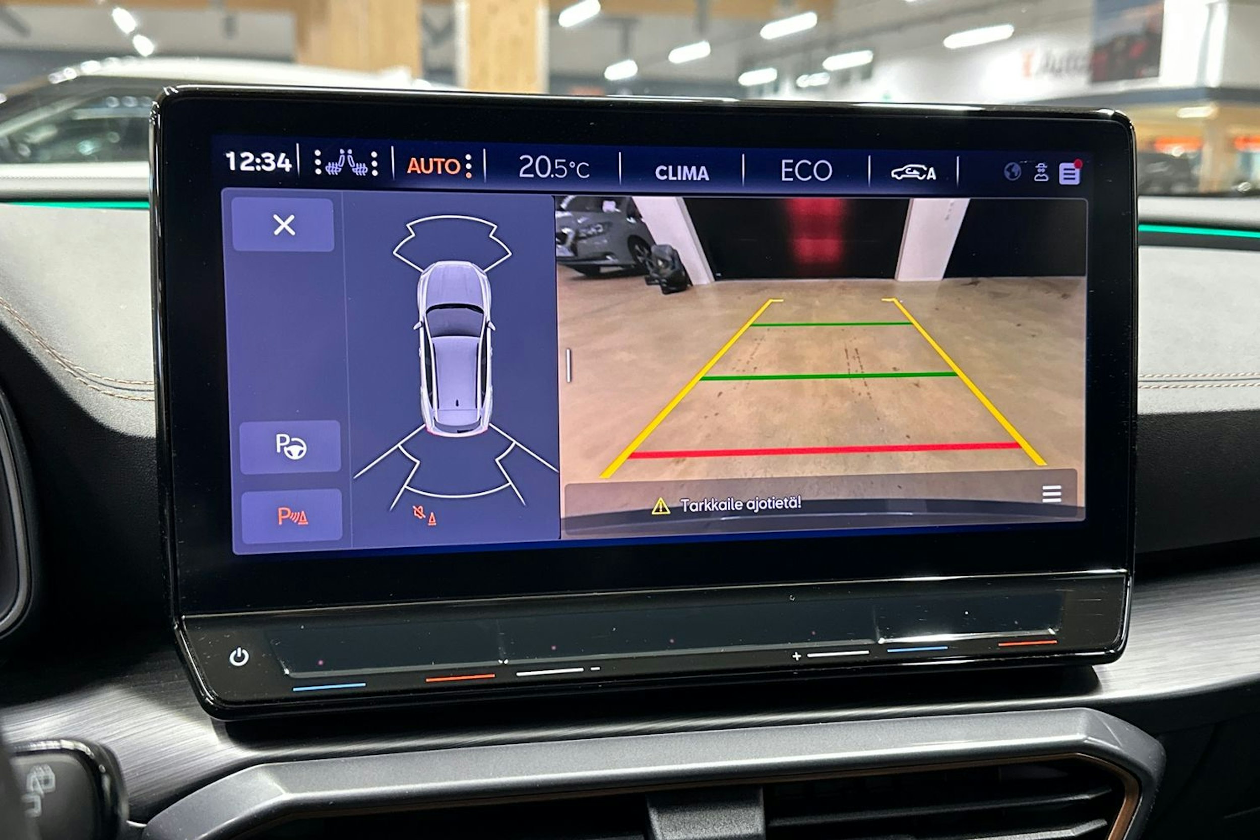 valkoinen CUPRA Formentor 2022 kuva 19.